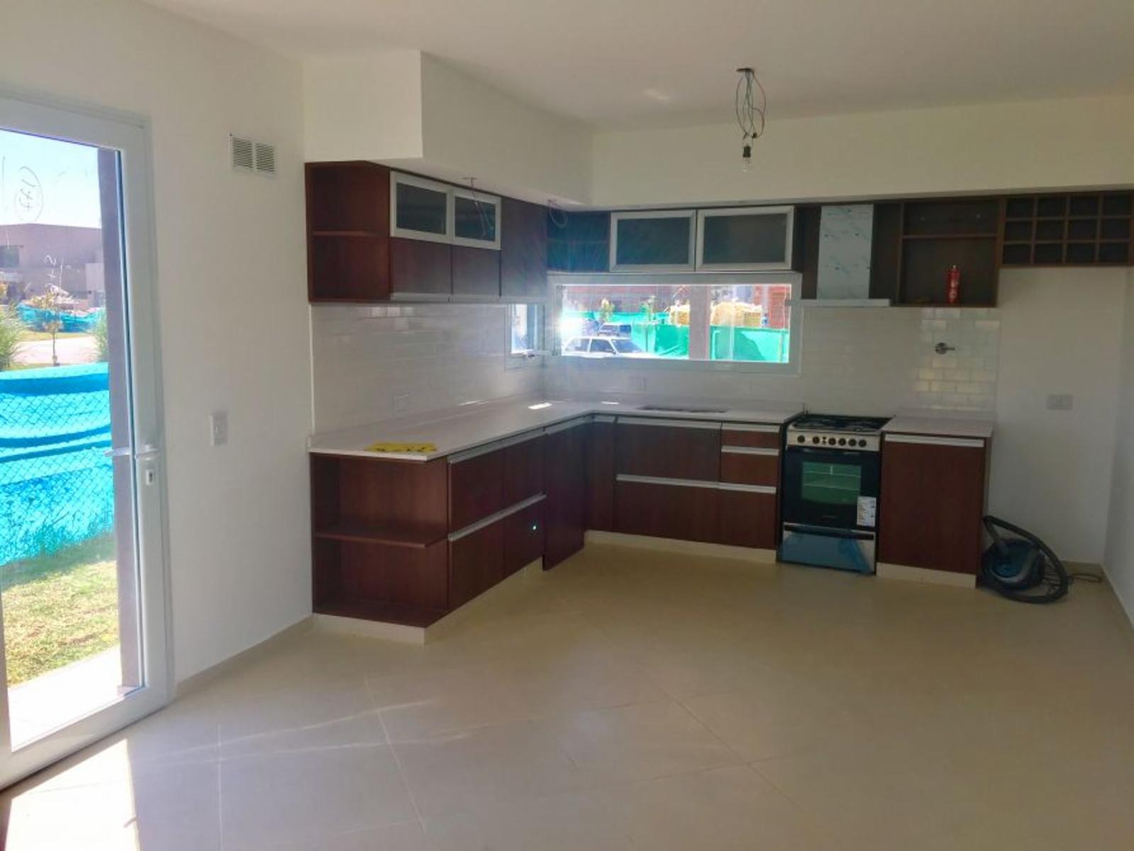 Casa estilo minimalista nueva a estrenar de 220 m2 totales sobre lote de 713 m2 (esquina). — foto 4