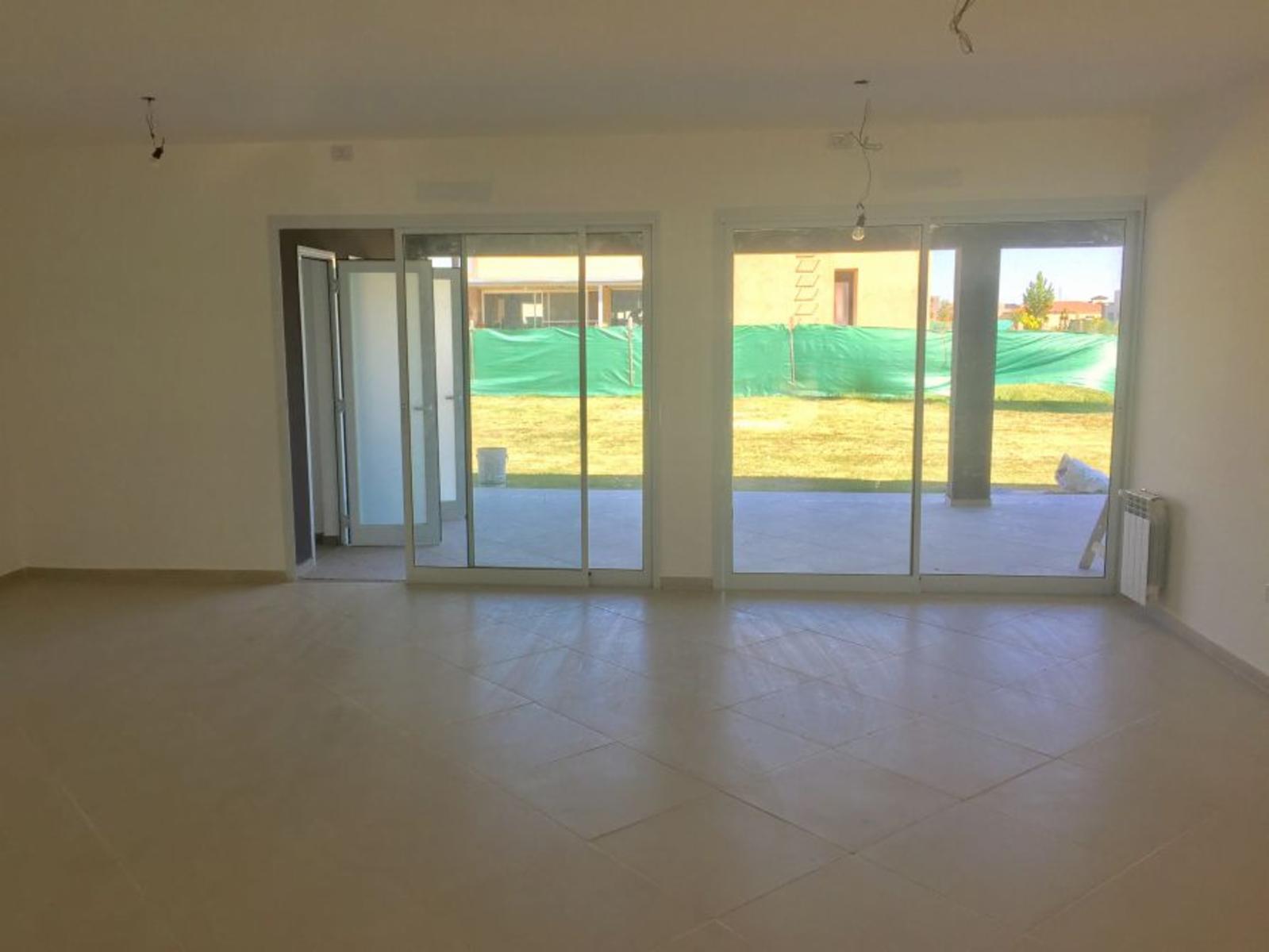 Casa estilo minimalista nueva a estrenar de 220 m2 totales sobre lote de 713 m2 (esquina). — foto 6
