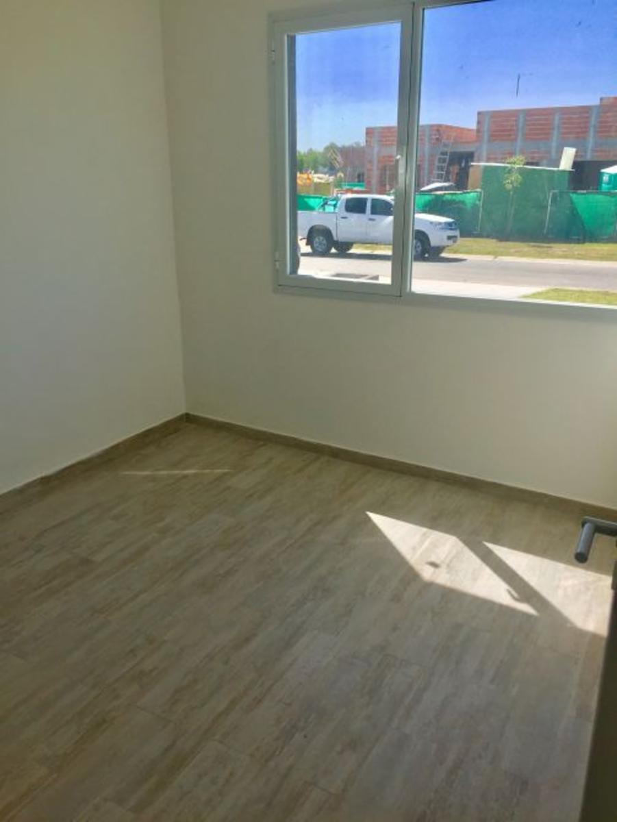 Casa estilo minimalista nueva a estrenar de 220 m2 totales sobre lote de 713 m2 (esquina). — foto 8