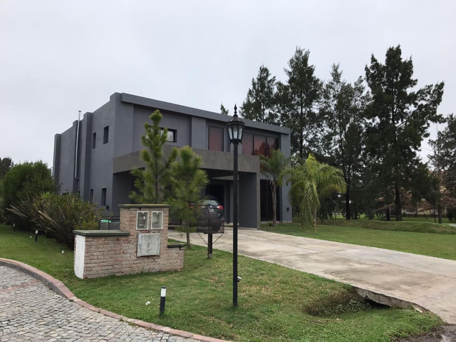 Importante propiedad en barrio privado El Lauquen - ALQUILER - 3
