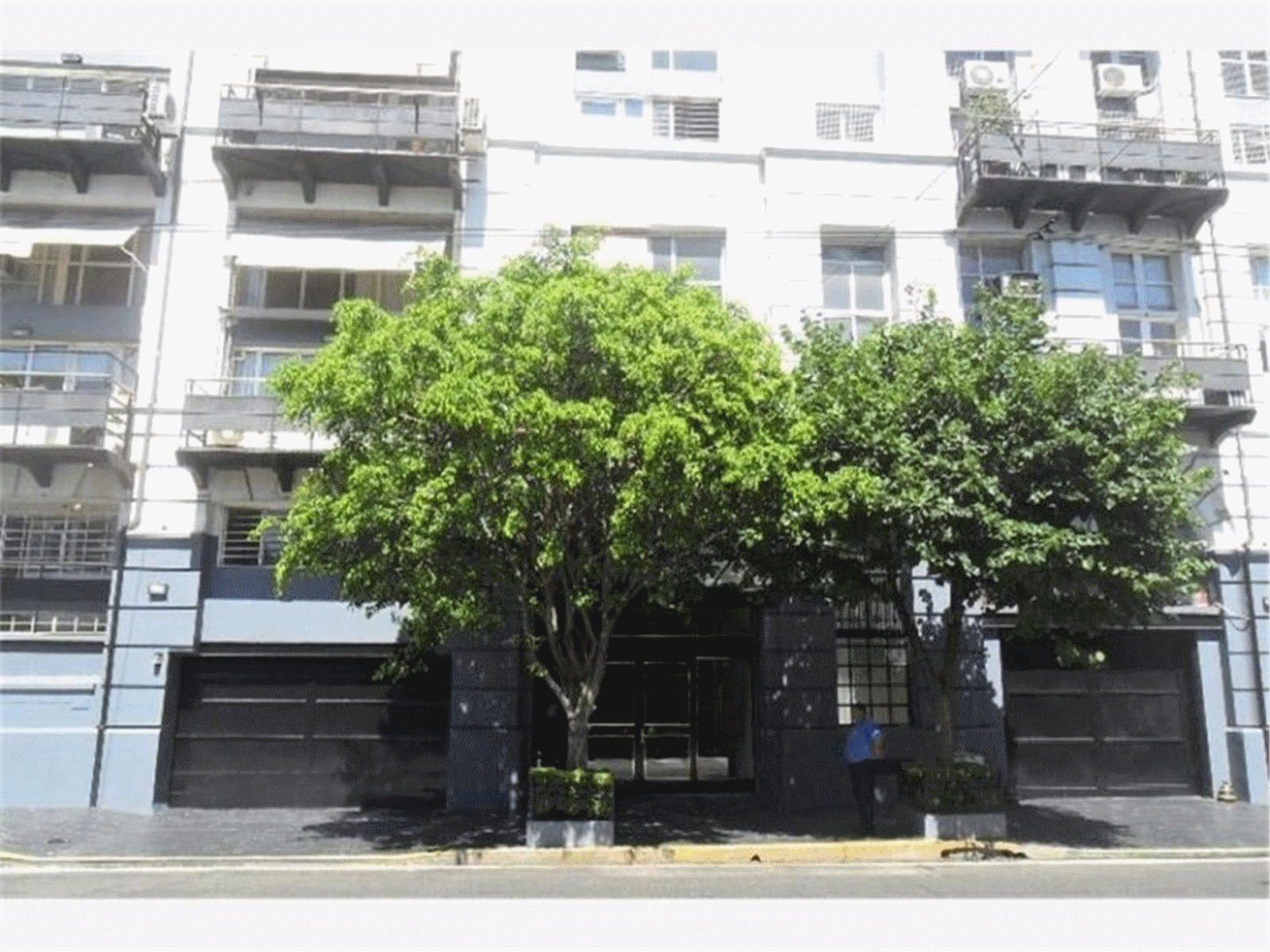 CON RENTA - NUEVO PRECIO - Departamento en Venta en Caballito 3 ambientes 70 m2 + balcón, al frente, con cochera – Emilio Mitre 500 — foto 2