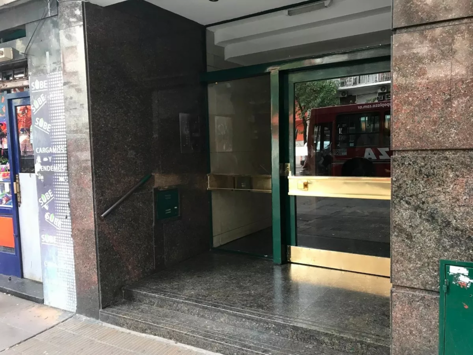 Departamento en Venta en Caballito 4 ambientes 2 baños 112 m2 + balcón, contrafrente – Rivadavia 6000 — foto 2