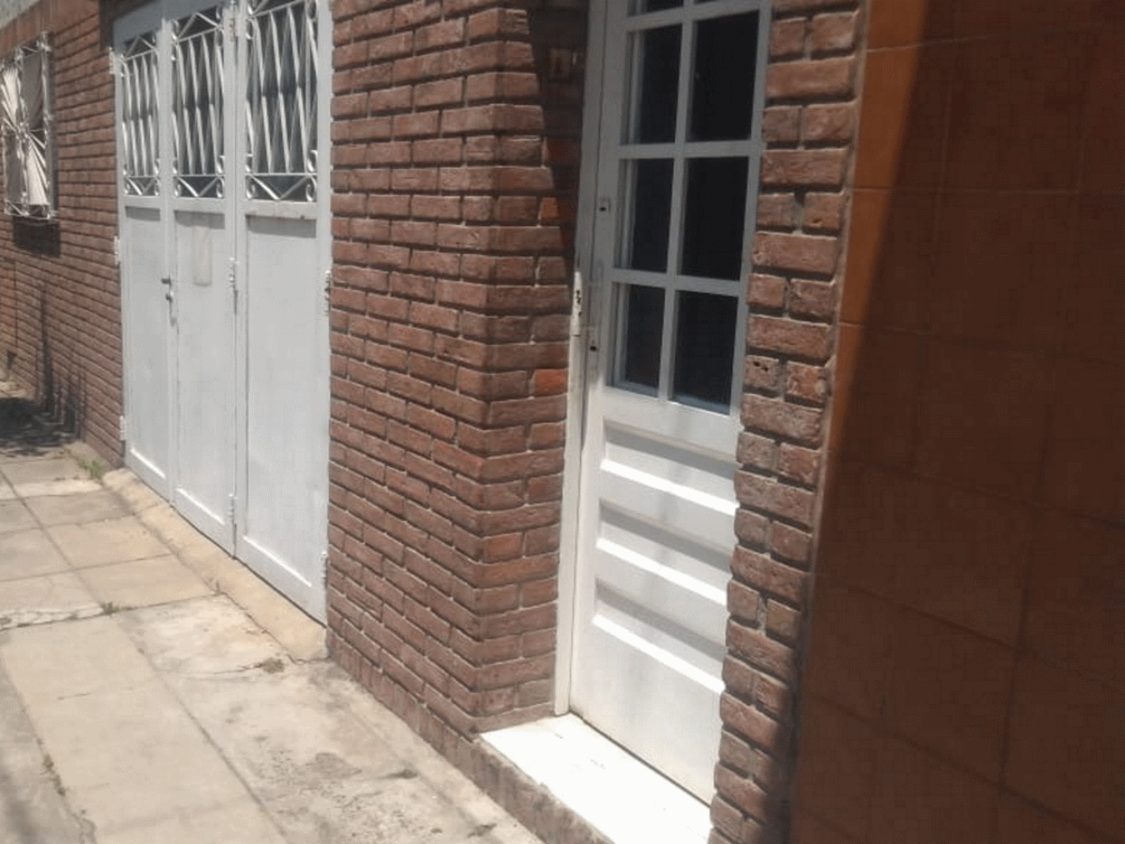OPORTUNIDAD - Casa multifamiliar en Venta en Villa Lugano 6 ambientes 137 m2 + cochera, patio, terraza con parrilla - Ricardo Güiraldes 3000 casi esq Zuviría — foto 2