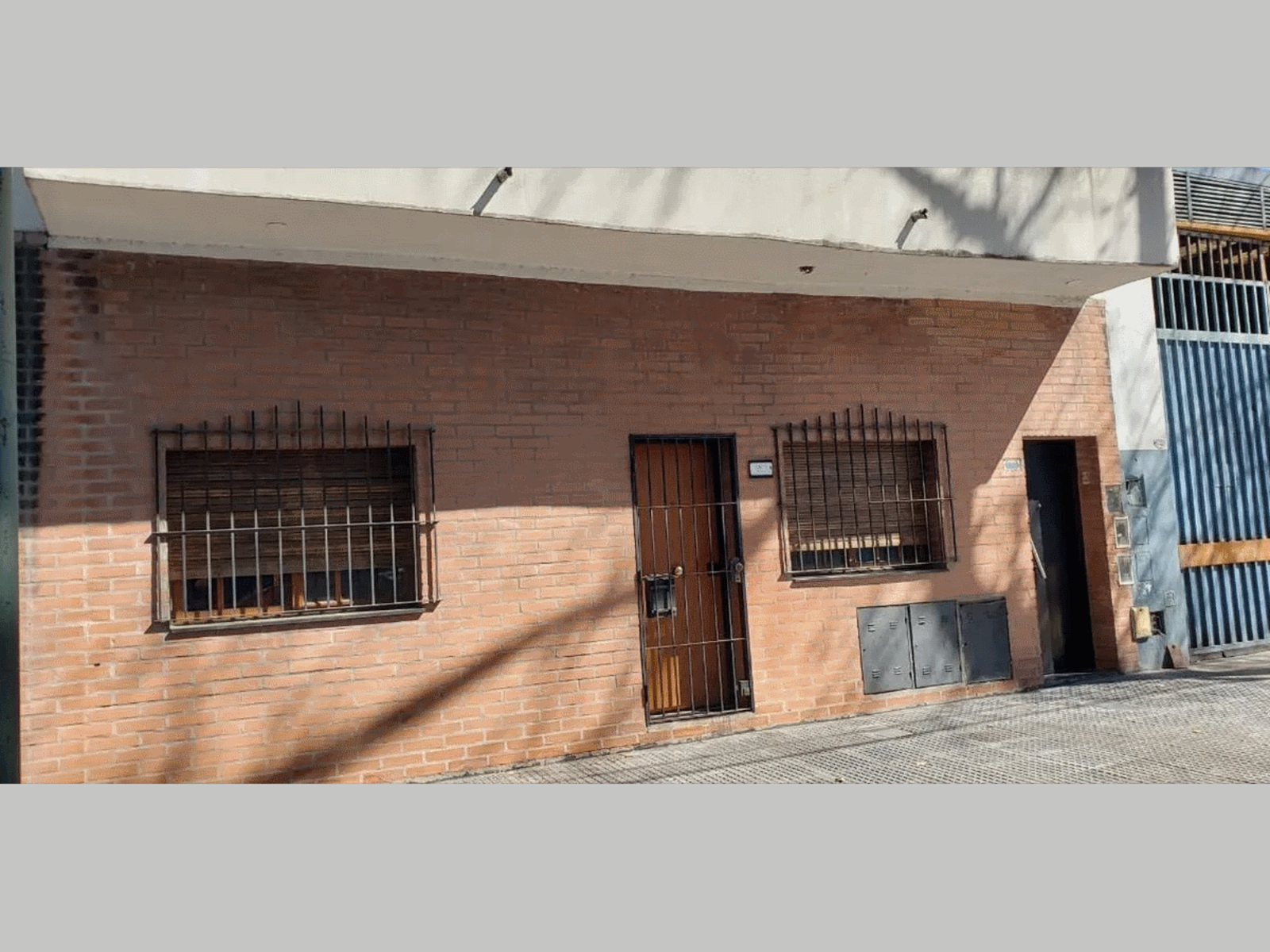 OPORTUNIDAD - PH en PB en Venta en Flores 4 ambientes 2 baños 130 m2 + patio, balcón y terraza con quincho, al frente - Portela 1700 — foto 3