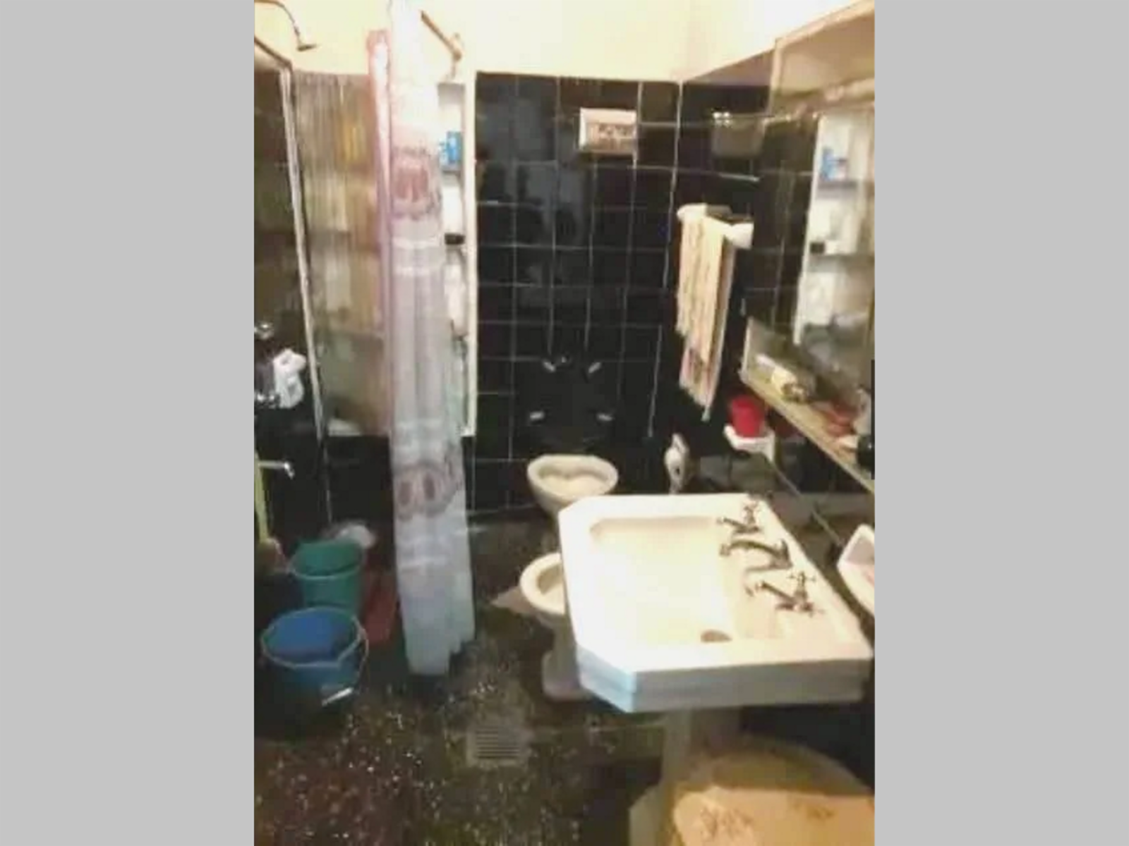 OPORTUNIDAD, A REFACCIONAR - PH en Venta en Parque Chacabuco 5 ambientes 4 dormitorios 2 baños 92 m2 contrafrente 2 plantas - Doblas 1000 — foto 9