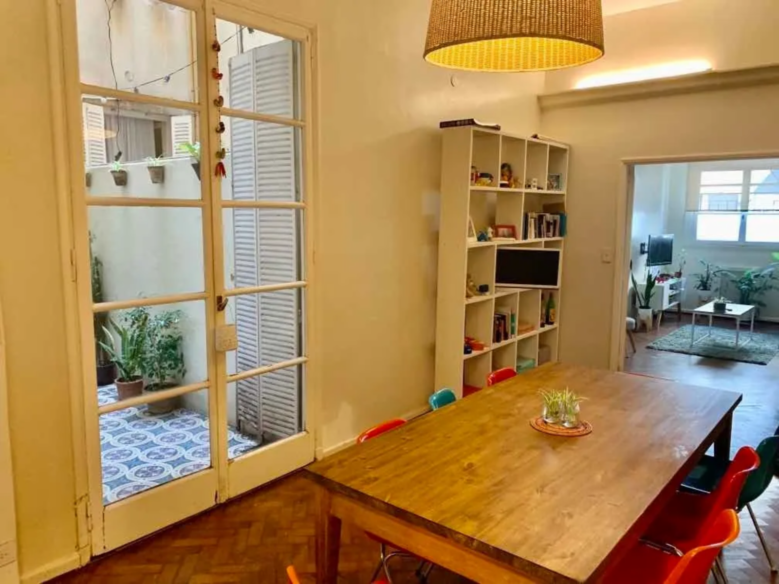 REMODELADO - Departamento en Venta en Recoleta 3 ambientes 2 baños + dependencia 77 m2 + 2 patios, total 91m2 - Paraguay 2600 — foto 4