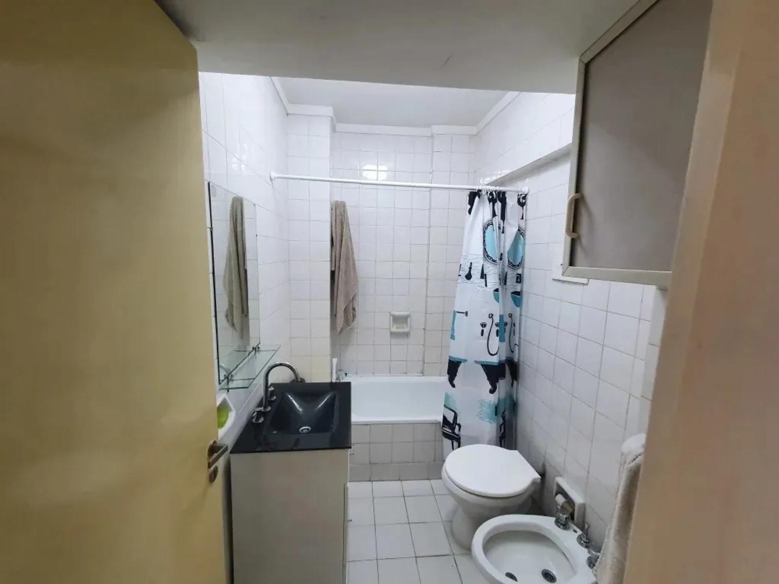 EXCELENTE MONO AMBIENTE MUY AMPLIO ZONA BALVANERA — foto 3