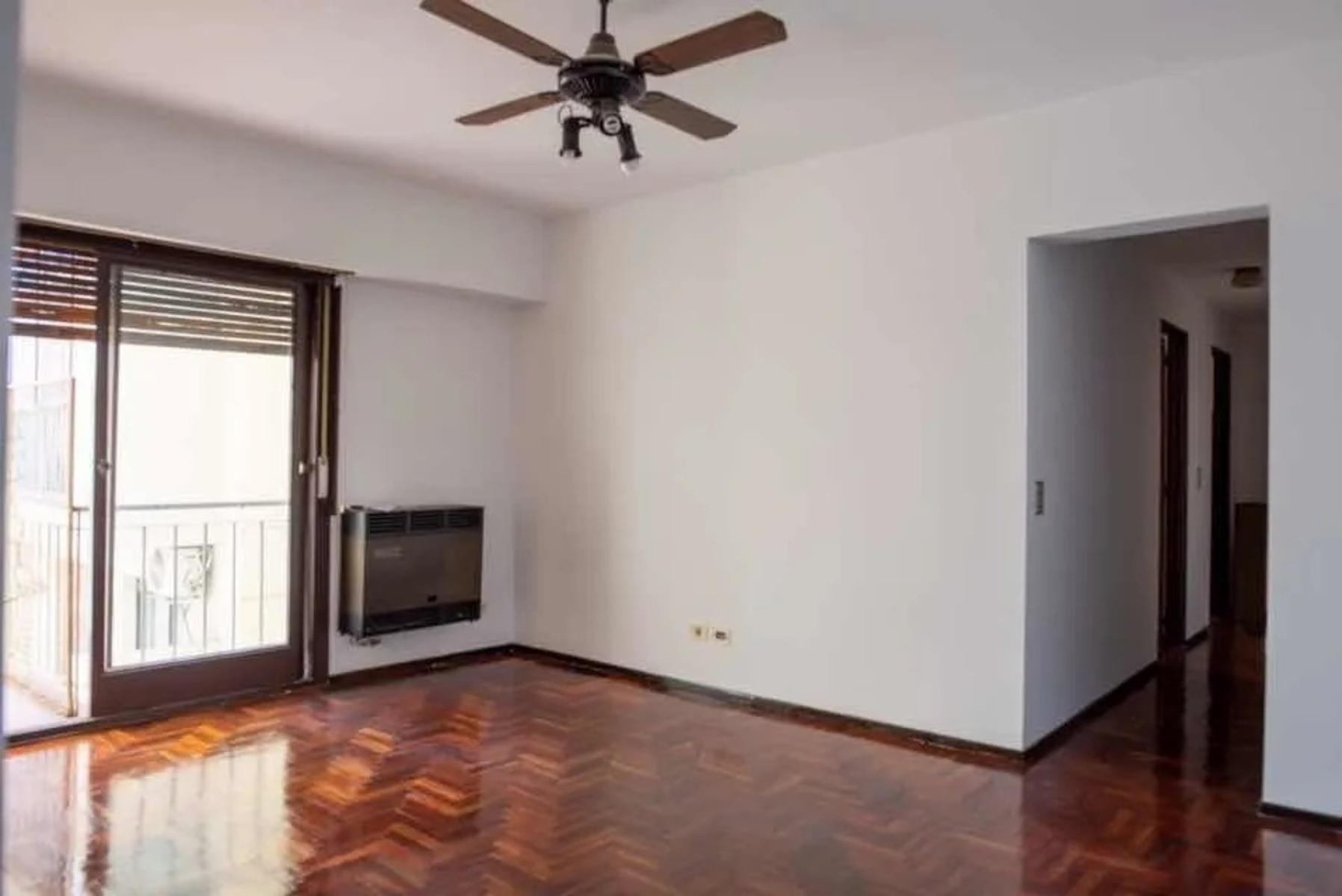 EXCELENTE DEPARTAMENTO DE 3 AMBIENTES CON COCHERA EN CABALLITO