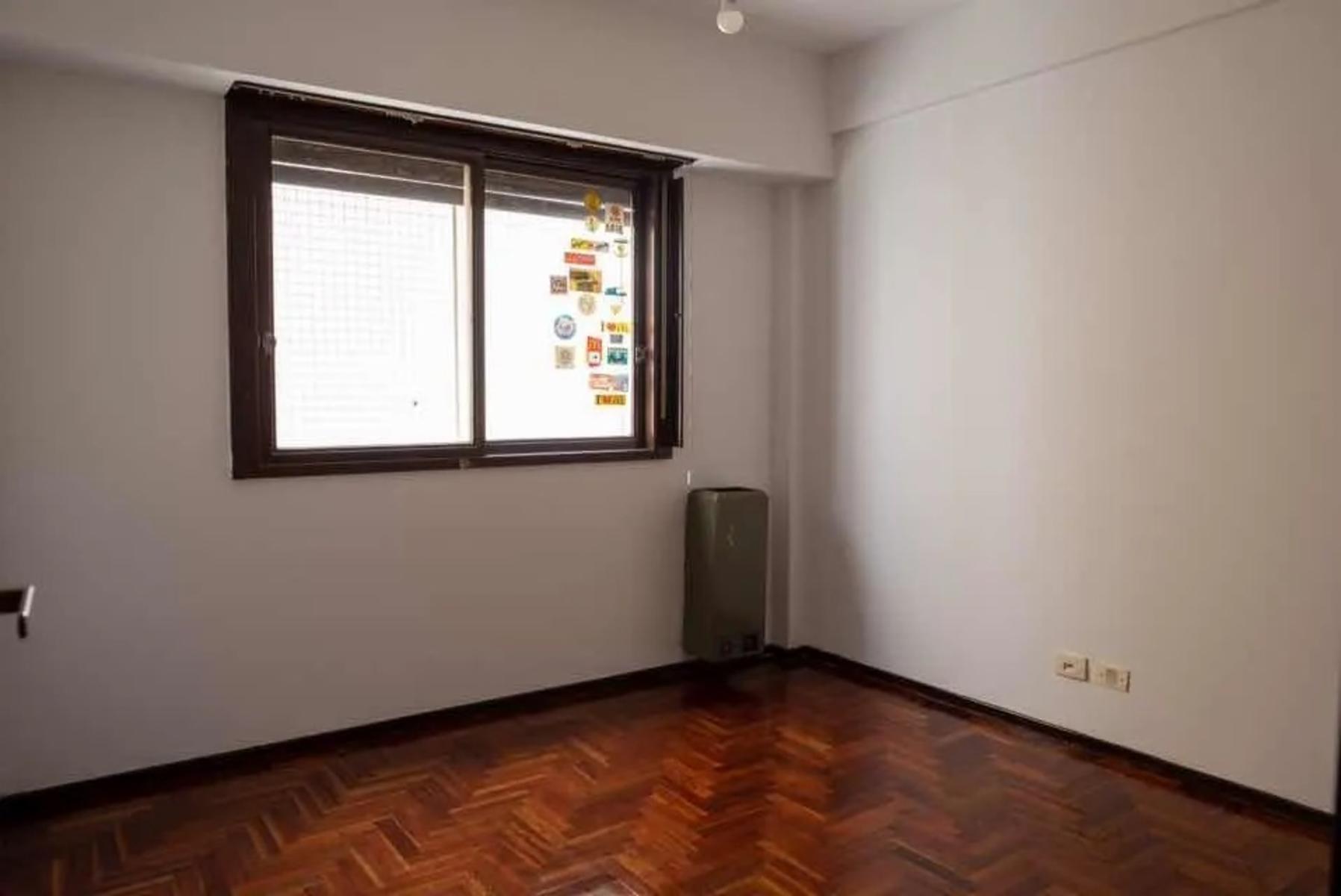 EXCELENTE DEPARTAMENTO DE 3 AMBIENTES CON COCHERA EN CABALLITO — foto 2
