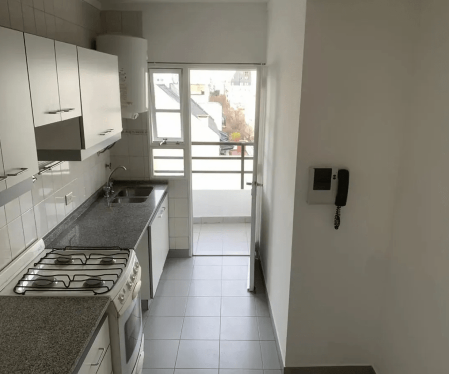EXCELENTE DEPARTAMENTO DE 2 AMBIENTES MUY LUMINOSO — foto 2