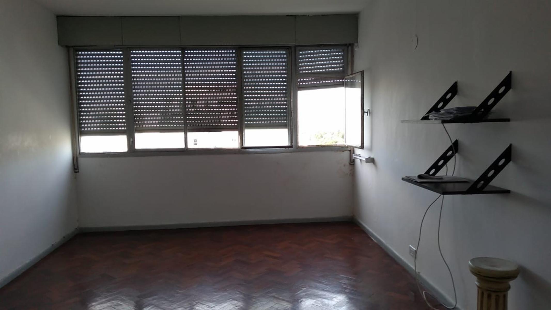 EXCELENTE MONOAMBIENTE LUMINOSO EN CABALLITO APTO PROFESIONAL