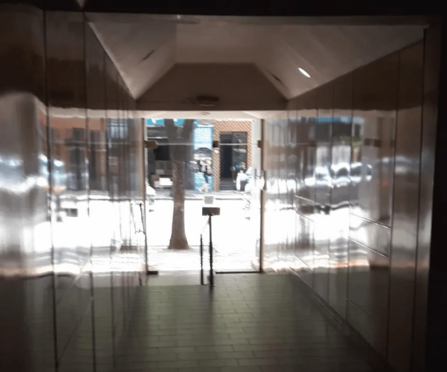 EXCELENTE MONOAMBIENTE, AMPLIO, LUMINOSO Y AMOBLADO — foto 4