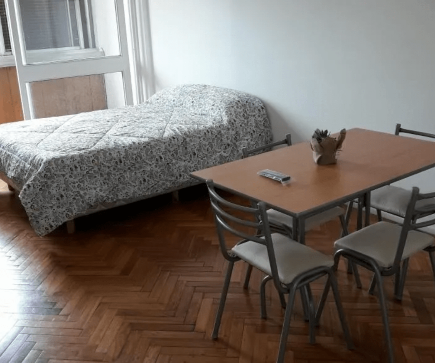 EXCELENTE MONOAMBIENTE, AMPLIO, LUMINOSO Y AMOBLADO — foto 10