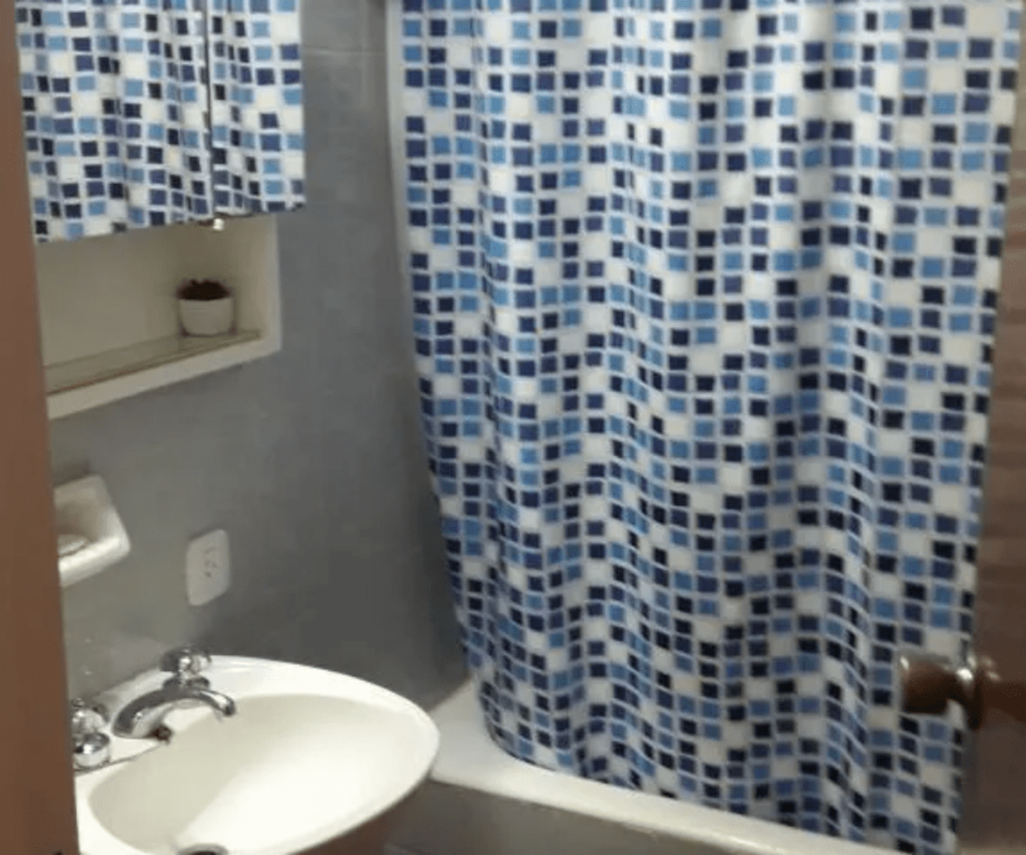 EXCELENTE MONOAMBIENTE, AMPLIO, LUMINOSO Y AMOBLADO — foto 11