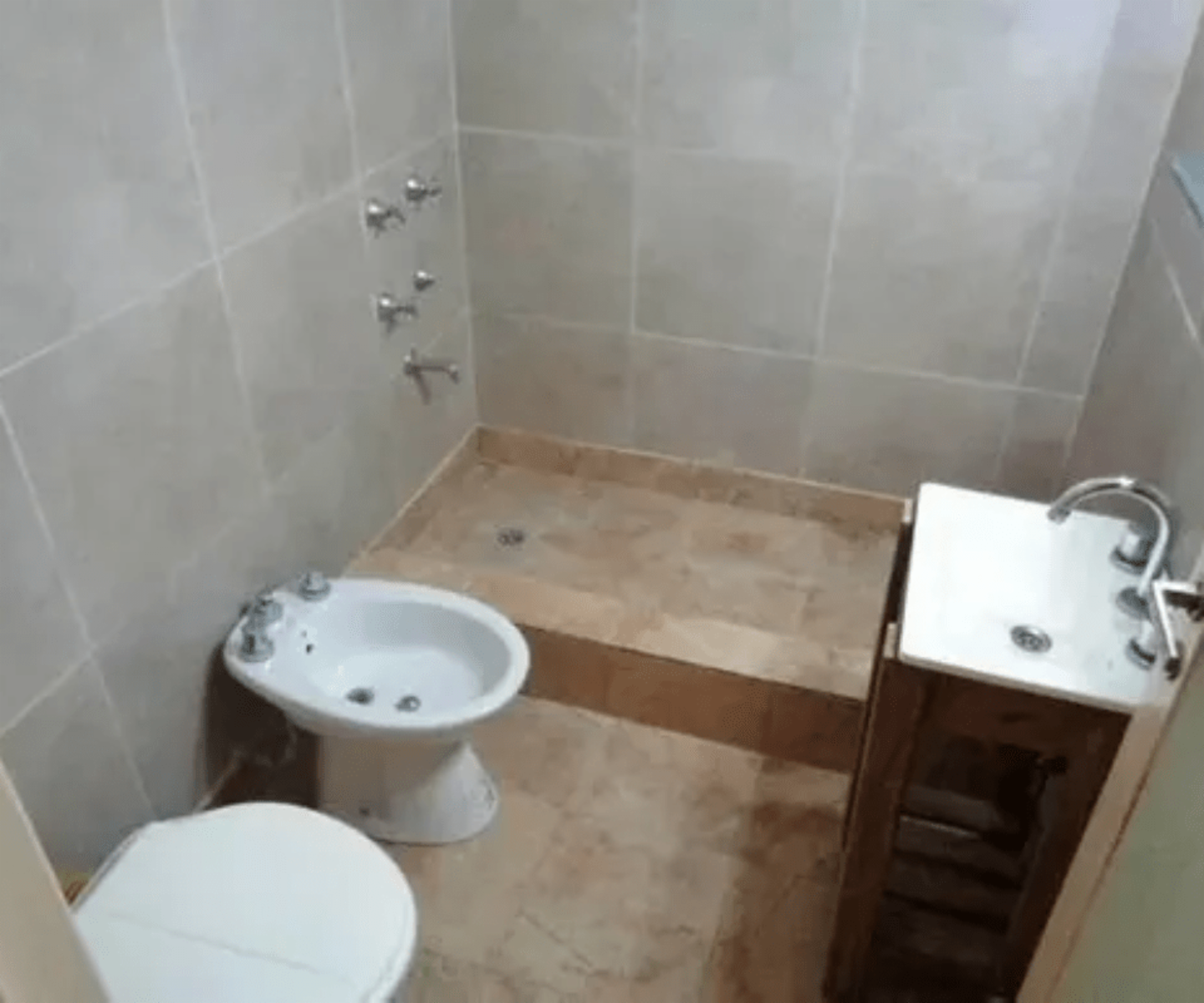 DEPARTAMENTO 4 AMBIENTES MUY LUMINOSO CON GRAN PATIO Y PARRILLA — foto 4