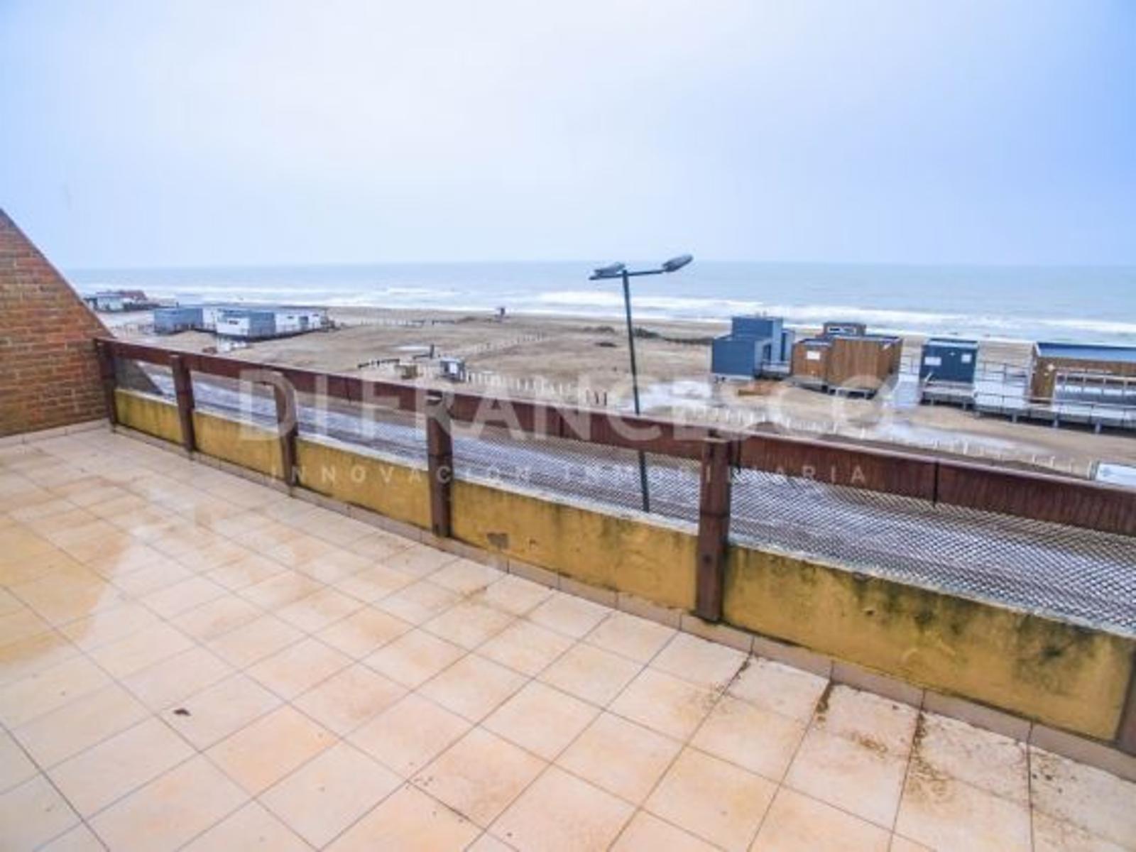 Impresionante semipiso frente al mar. Departamento en Venta. — foto 13