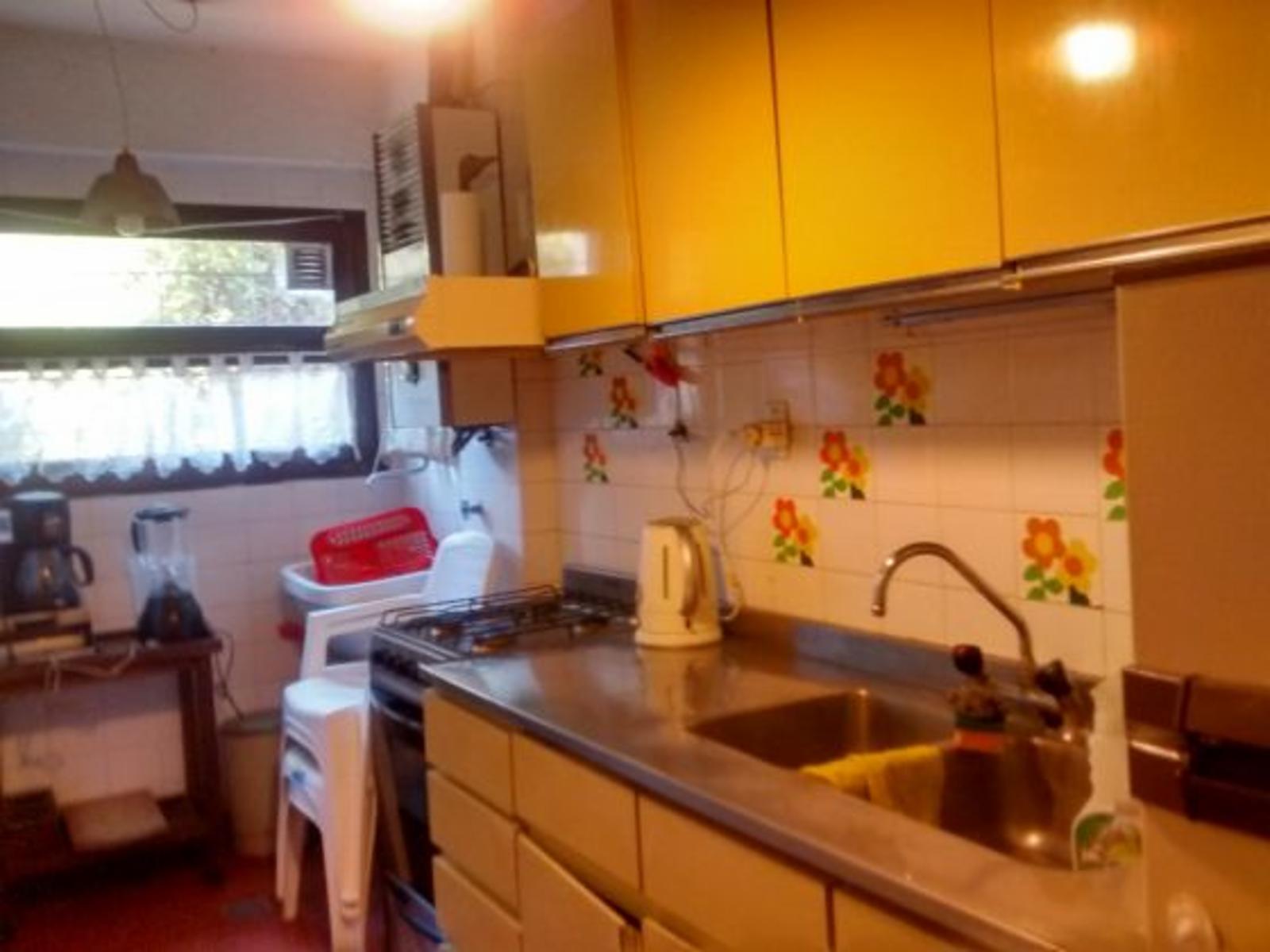 Cómodo departamento con patio, segunda línea al mar. Departamento en Venta. — foto 3
