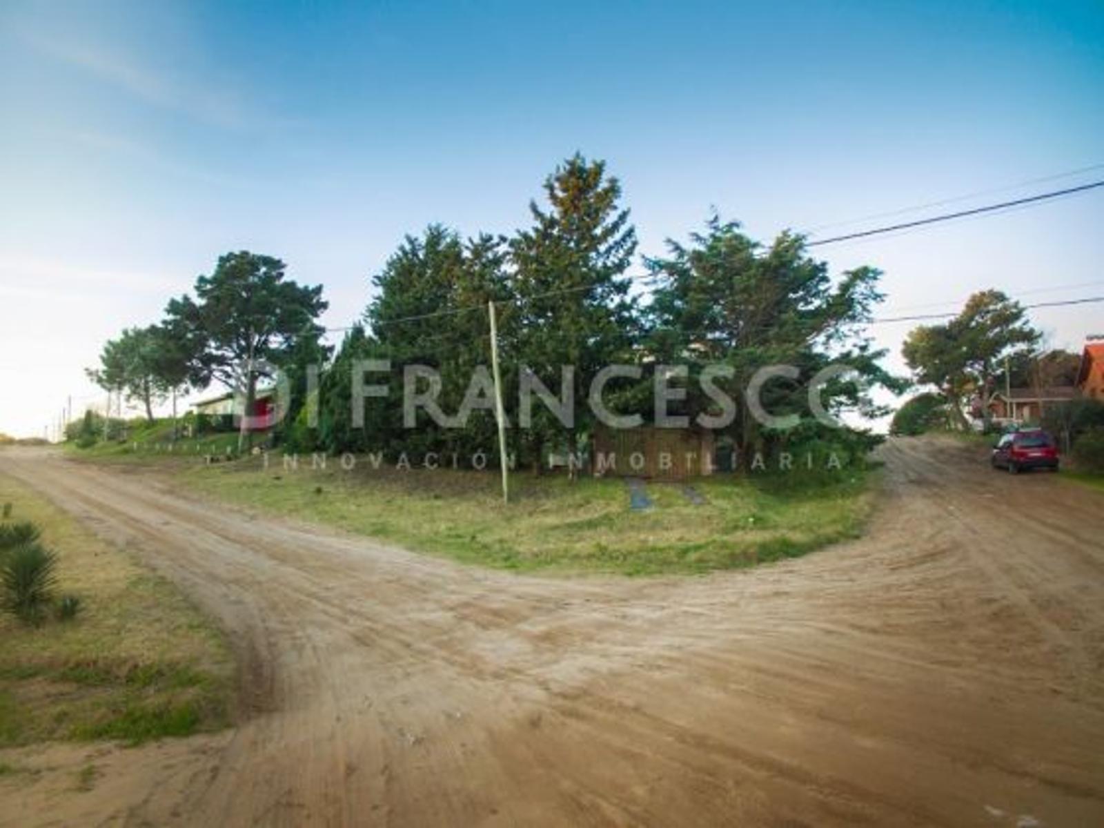 Hermoso lote en esquina. Arbolado. Terreno en Venta. — foto 2