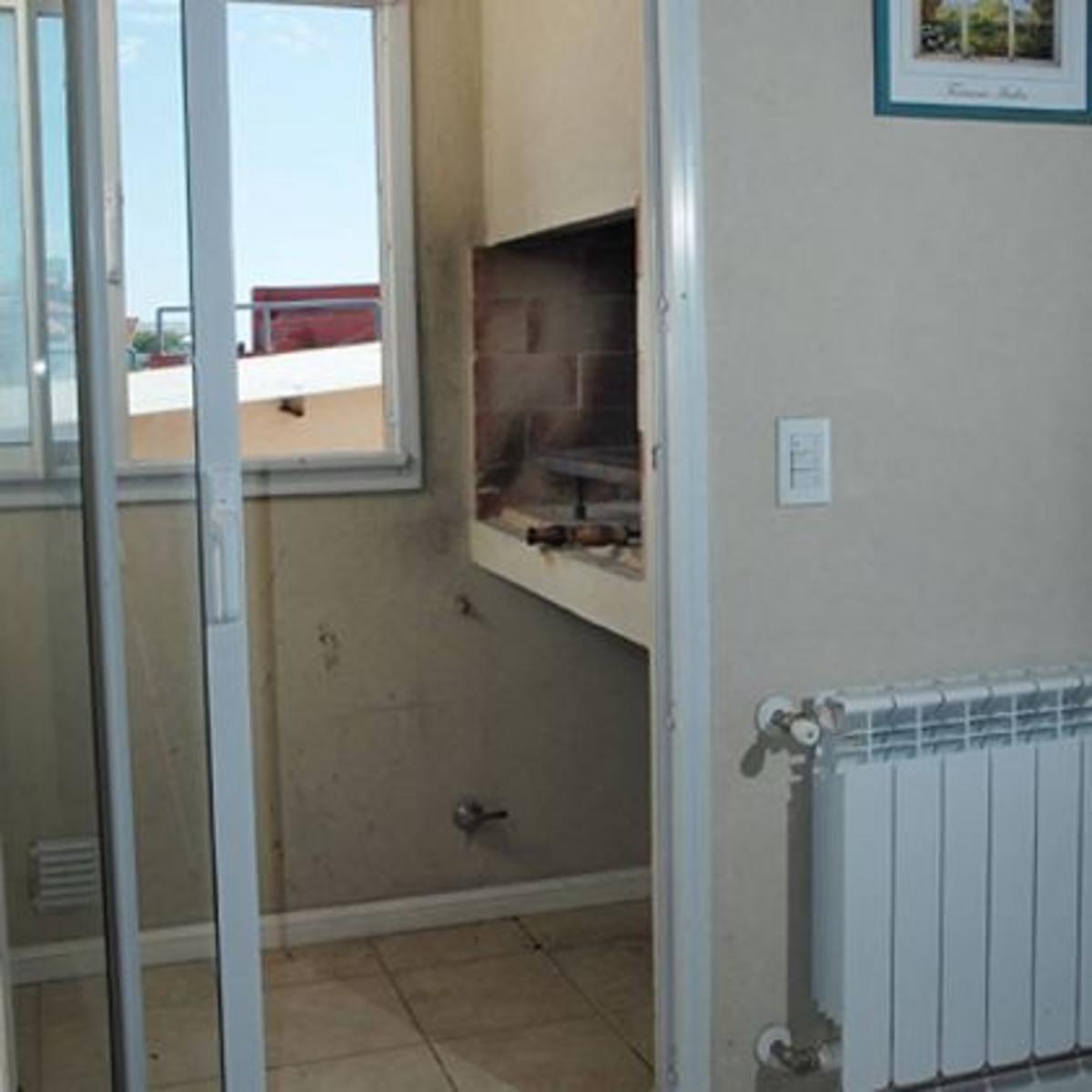 Departamento sobre la playa. 2 dormitorios. Cochera. Mar de Ostende. Departamento en Venta. — foto 4