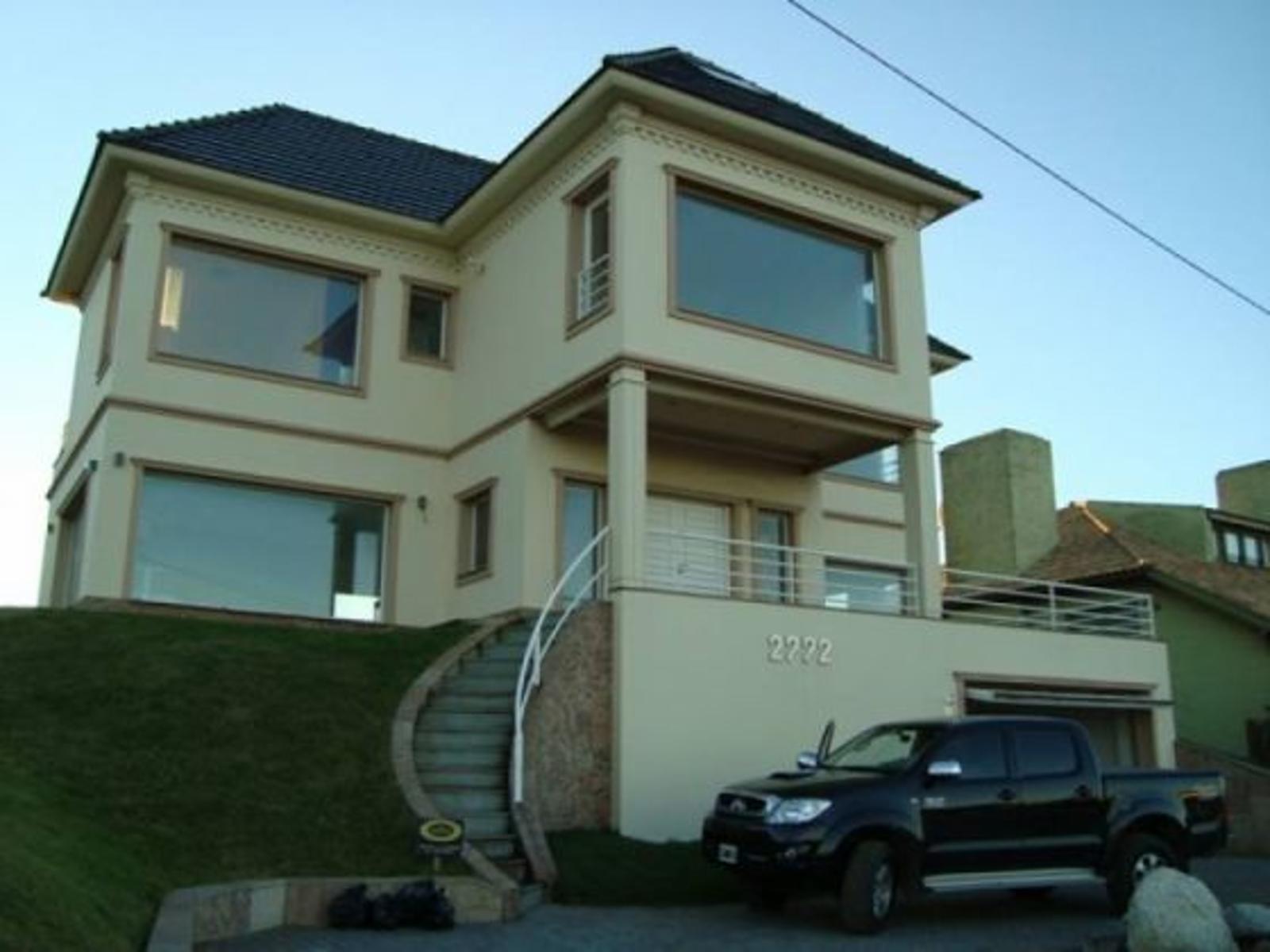 Hermosa casa frente al mar. 4 dormitorios + playroom. Casa en Venta. — foto 4