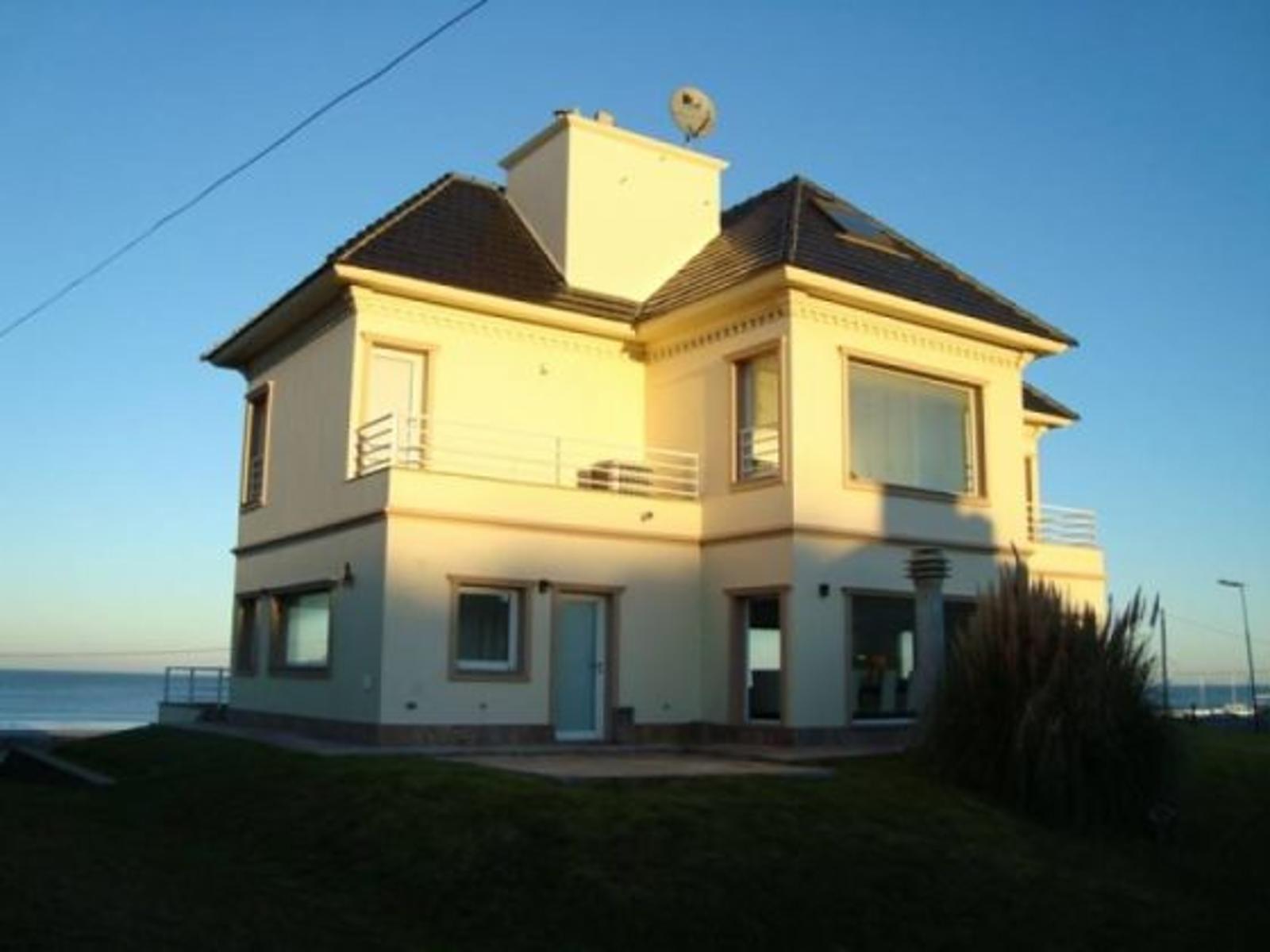 Hermosa casa frente al mar. 4 dormitorios + playroom. Casa en Venta. — foto 7