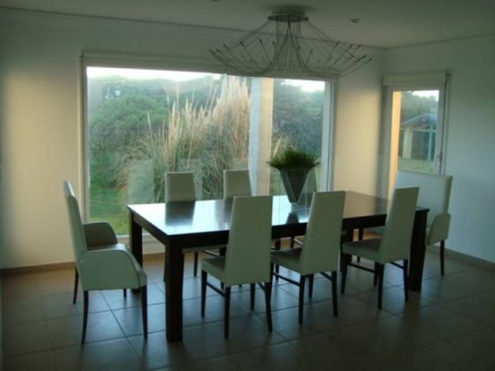 Hermosa casa frente al mar. 4 dormitorios + playroom. Casa en Venta. — foto 10