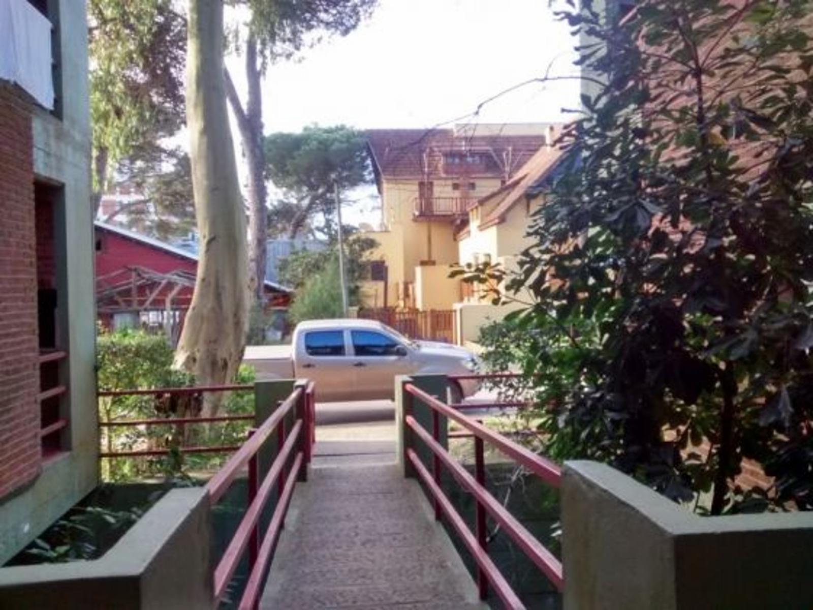 Cómodo departamento en pleno centro de Pinamar. Con cochera y Parrilla. Departamento en Venta. — foto 11
