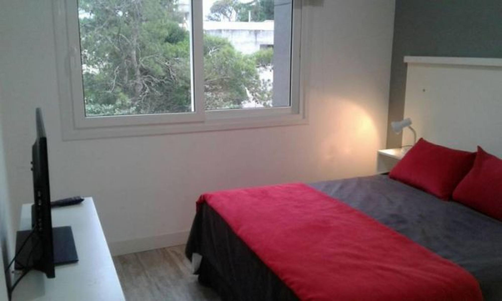 Departamento de 2 dormitorios. A 150 mts del mar. Piscina climatizada. Cochera.. Departamento en Venta. — foto 9