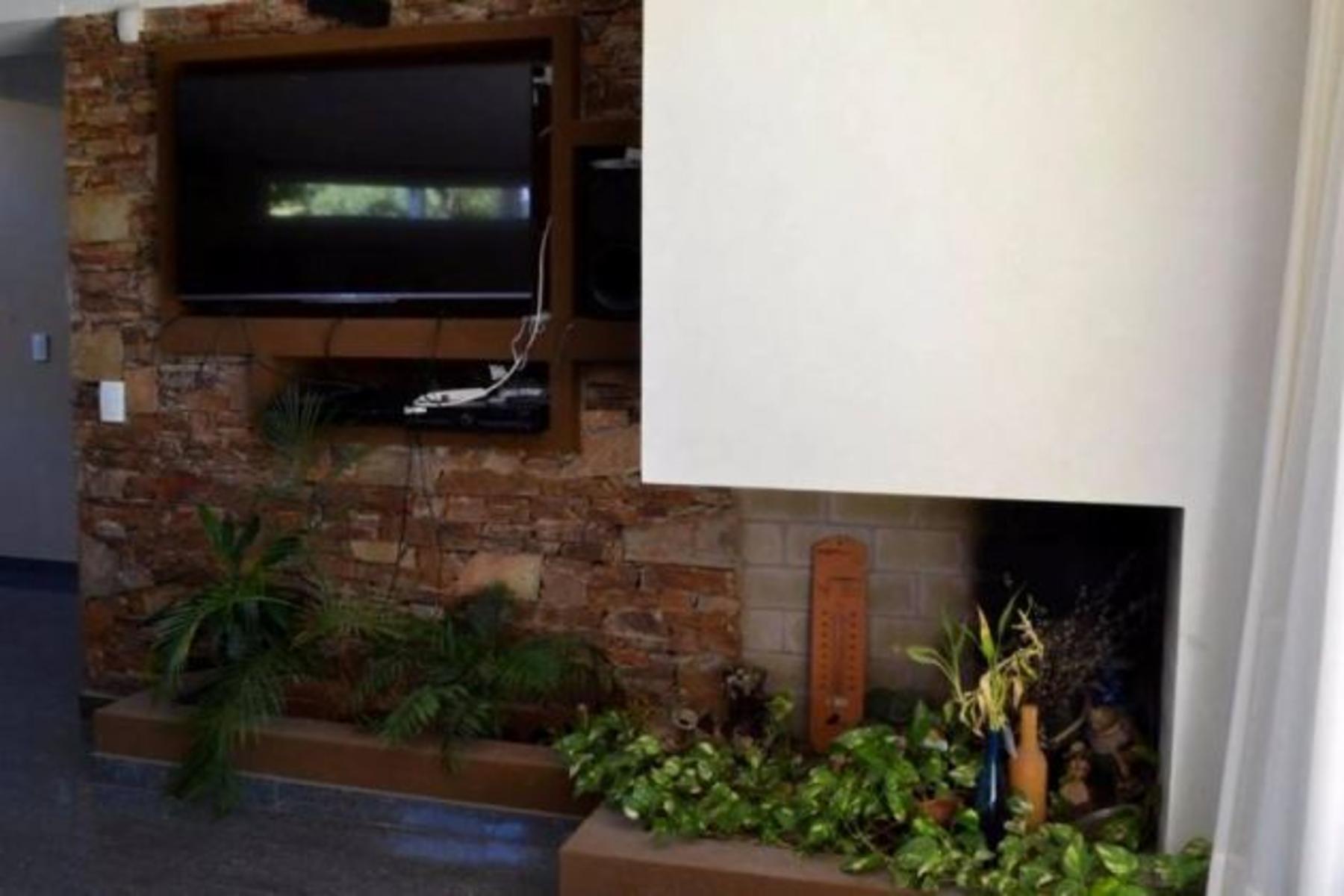 Excelente casa en zona tridente con terraza, quincho y garage.. Casa en Venta. — foto 2
