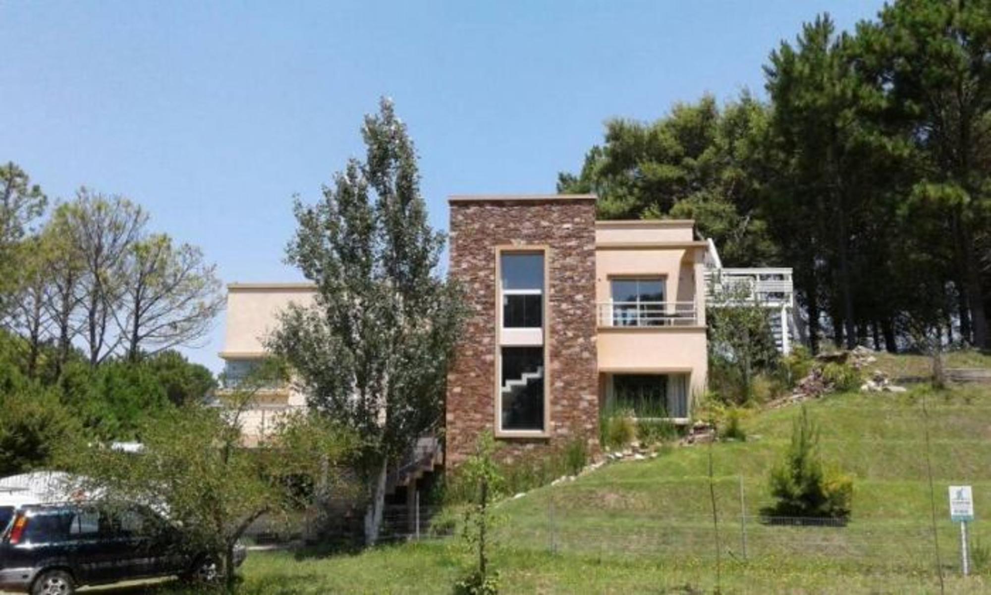 Excelente casa en zona tridente con terraza, quincho y garage.. Casa en Venta. — foto 5