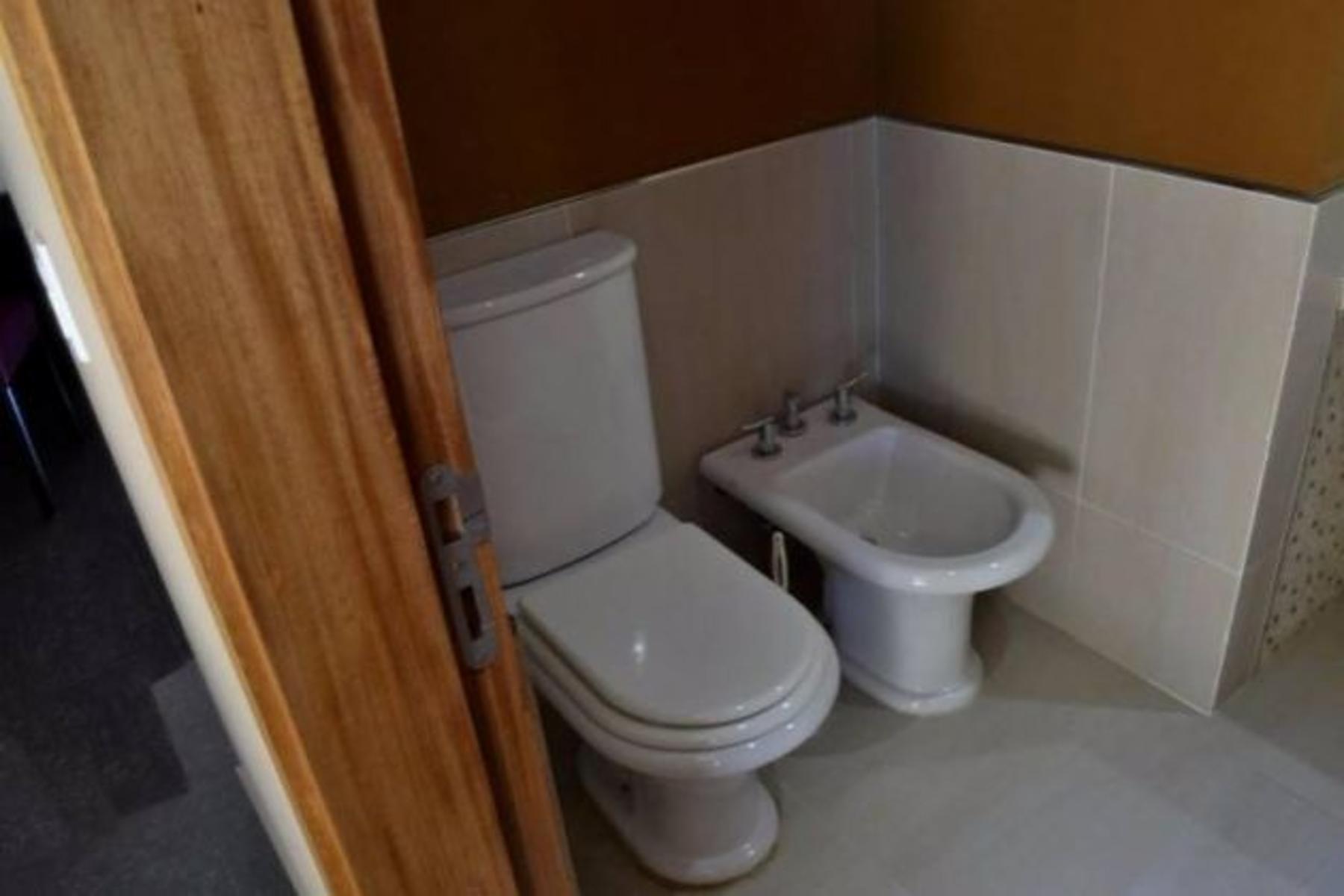 Excelente casa en zona tridente con terraza, quincho y garage.. Casa en Venta. — foto 8