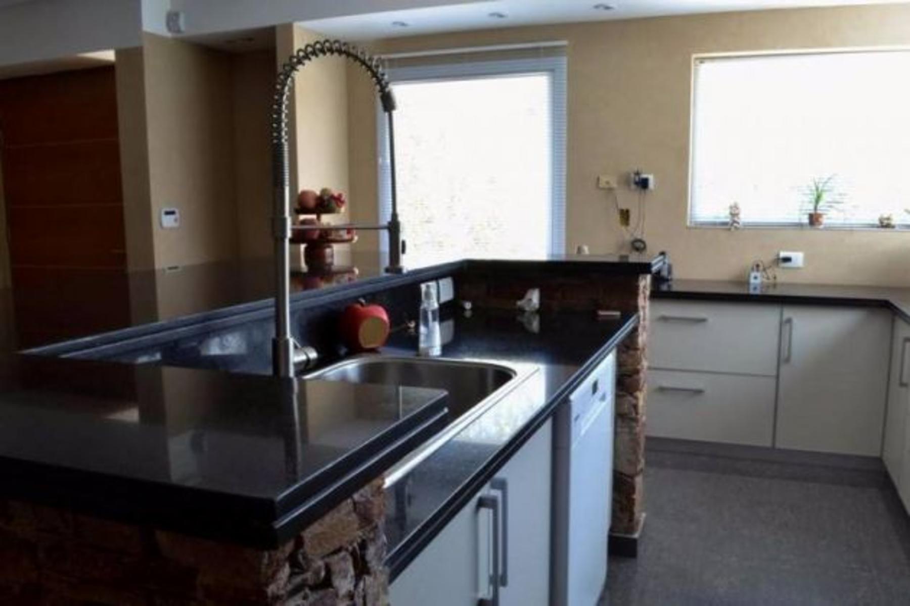 Excelente casa en zona tridente con terraza, quincho y garage.. Casa en Venta. — foto 12