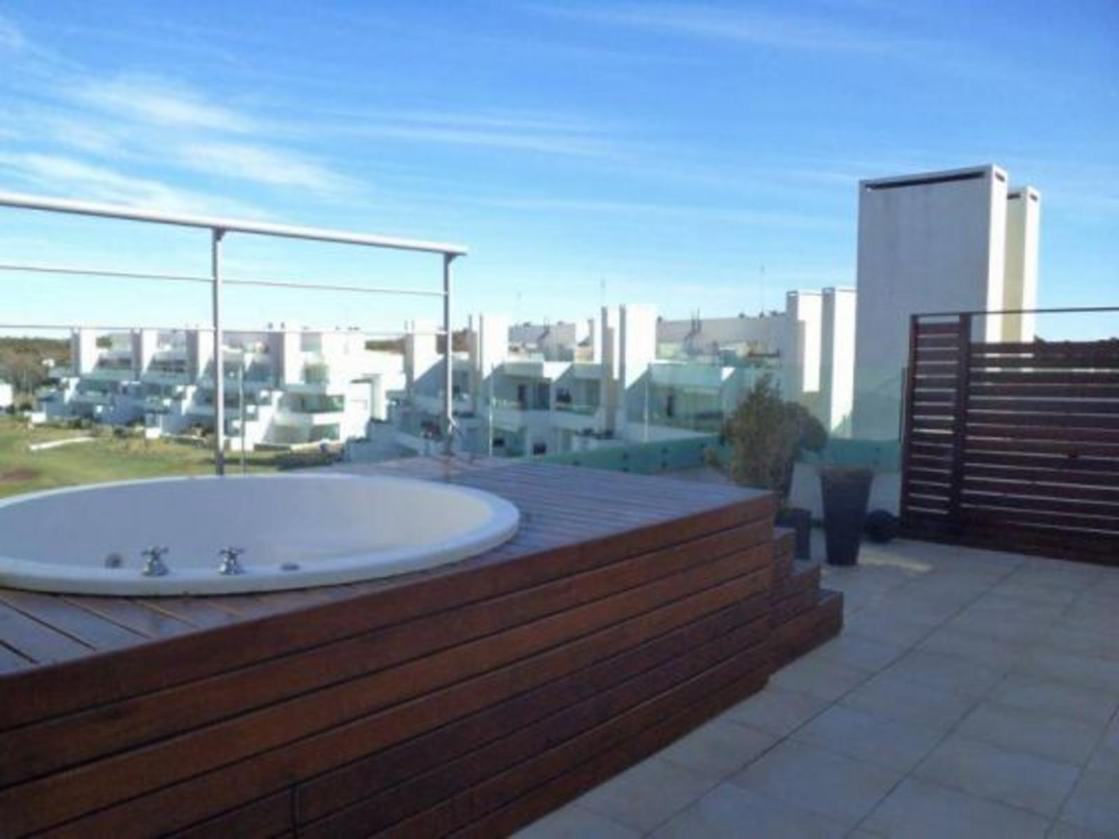 Penthouse frente al mar. Impresionantes vistas. 3 dormitorios.. Departamento en Venta. — foto 3