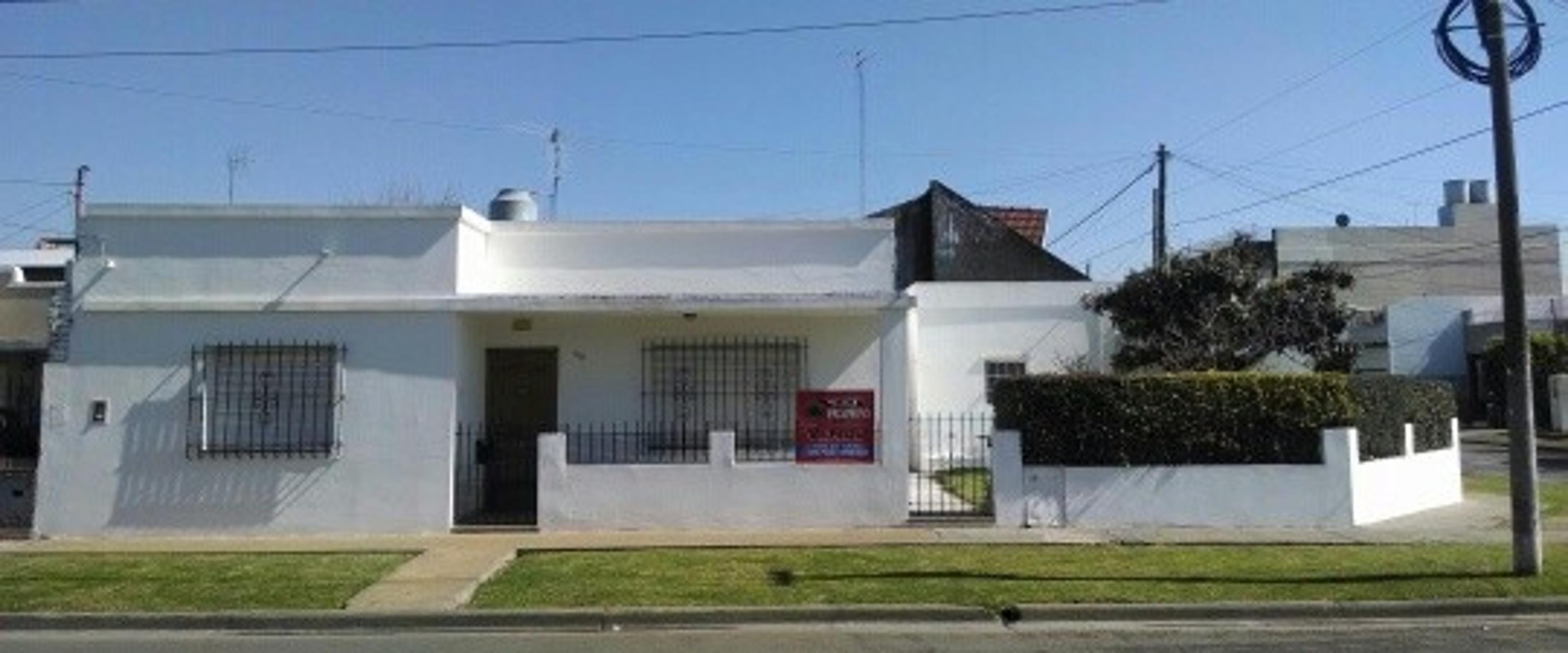 CASA IMPECABLE EN VILLA TESEI