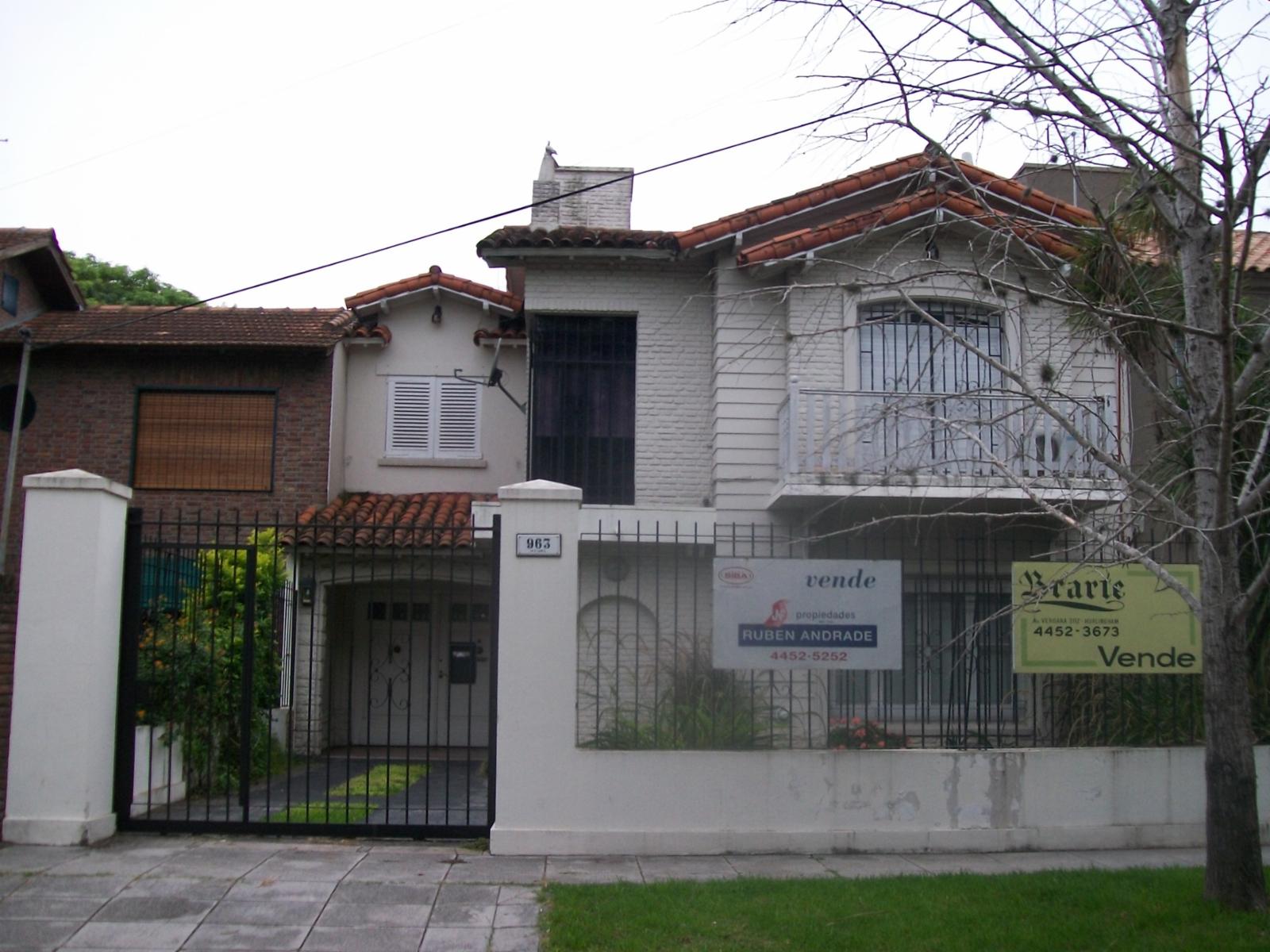 CHALET EN BARRIO INGLES