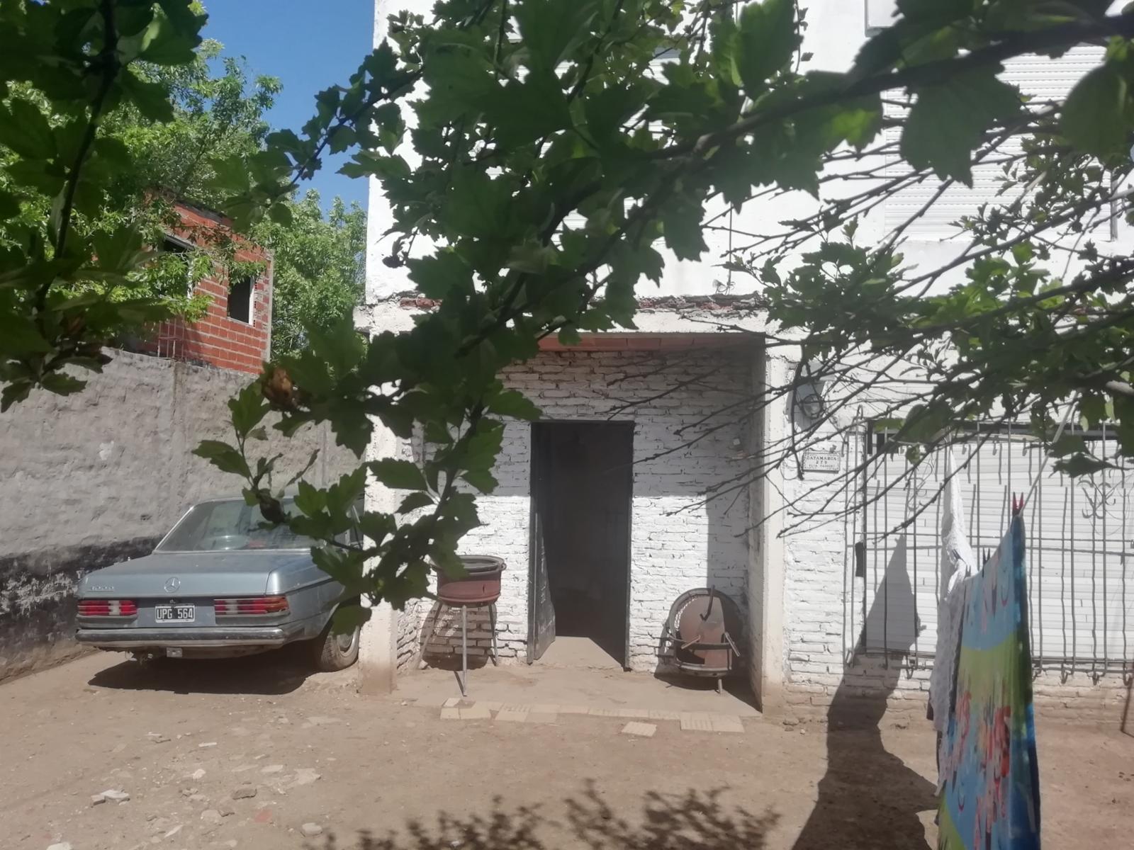 CASA + DEPARTAMENTO a refaccionar sobre lote de 400 metros