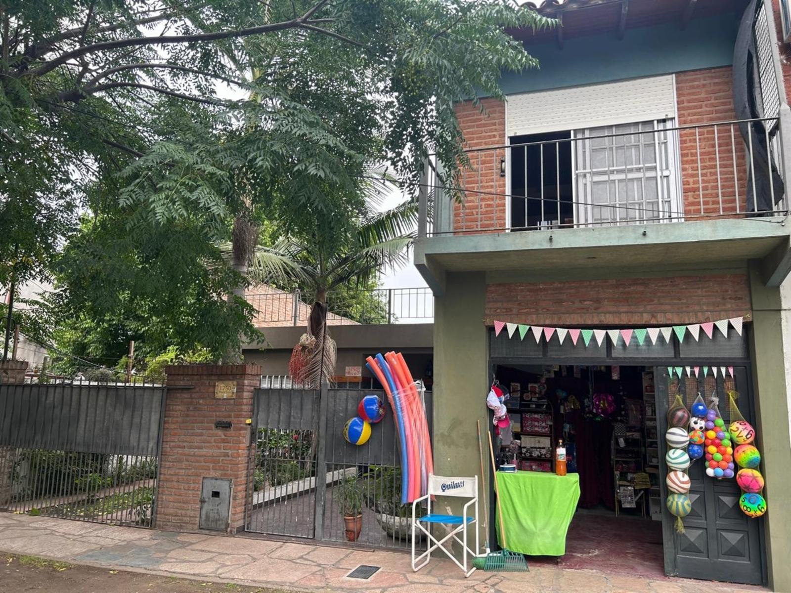 Casa 4 ambientes con jardin