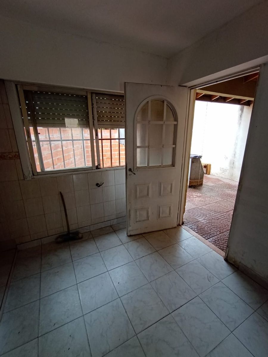 Casa con depto a reciclar - 3