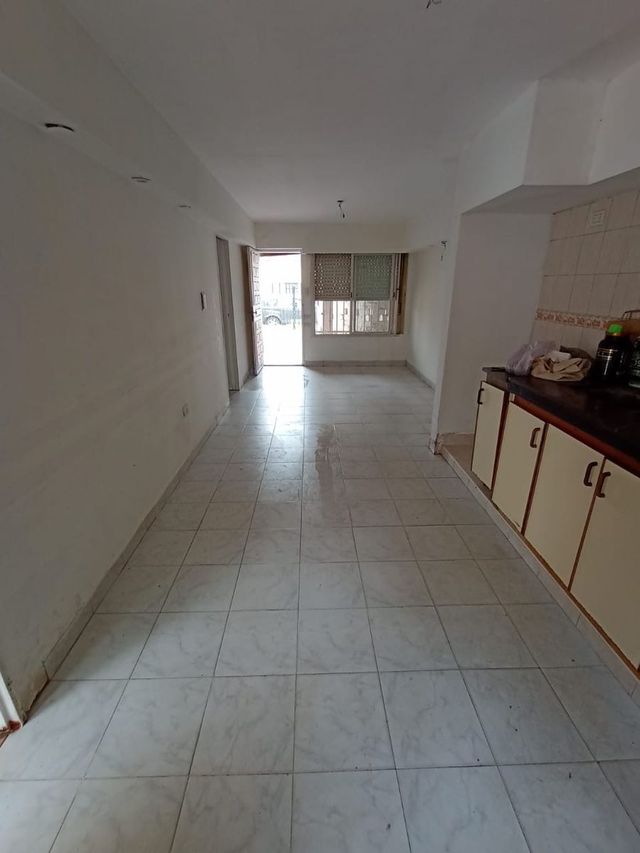 Casa con depto a reciclar - 7