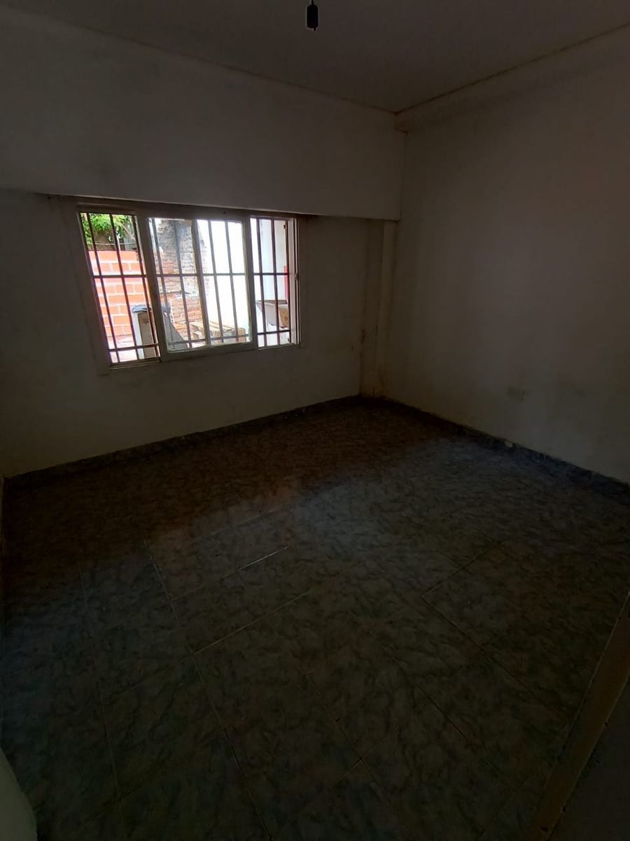 Casa con depto a reciclar - 8
