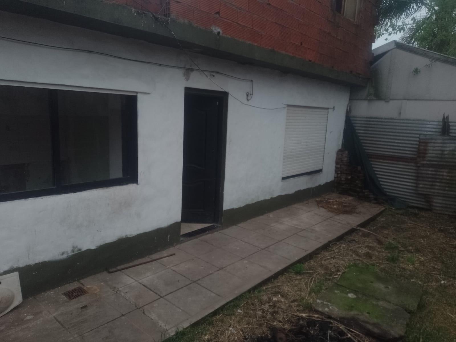 Casa con depto a reciclar - 13