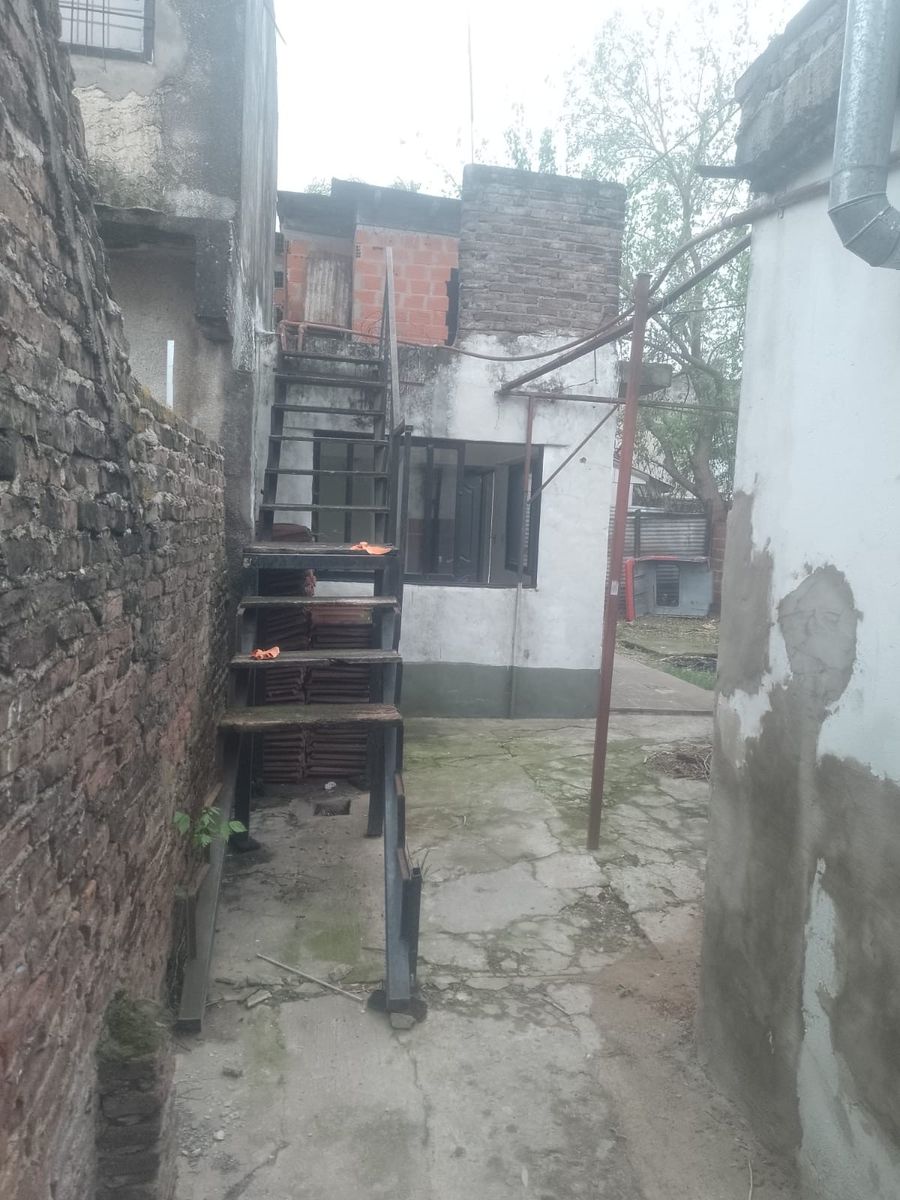 Casa con depto a reciclar - 17