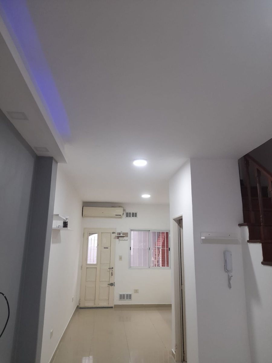Duplex zona barrio Curupayti con cochera - 1