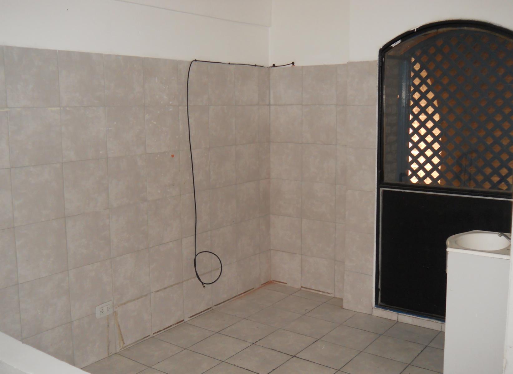 ALQUILO, impecable local zona CENTRO - 4