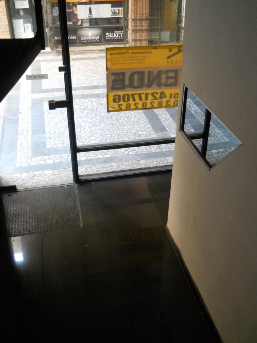 ALQUILO, impecable local zona CENTRO - 5