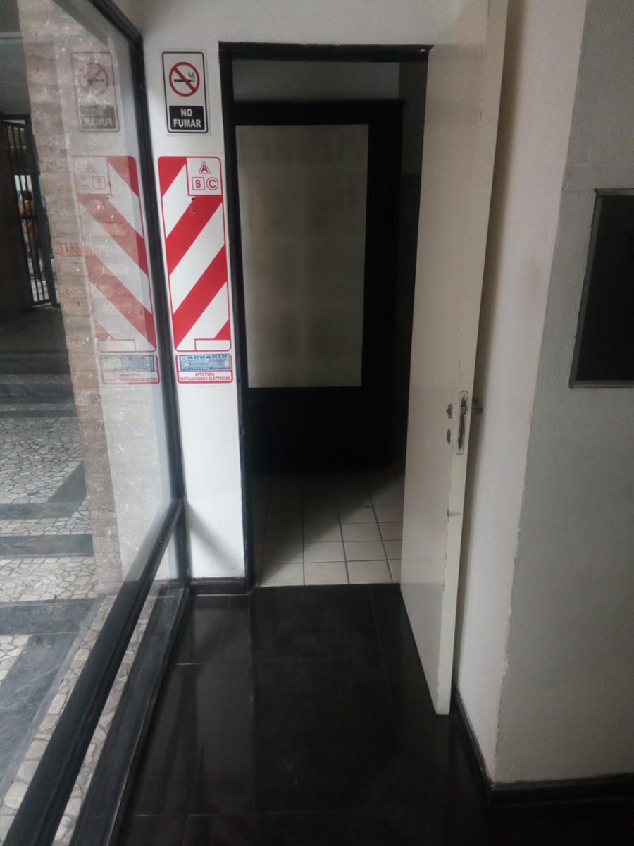 Alquilo local con excelente ubicación. - 3