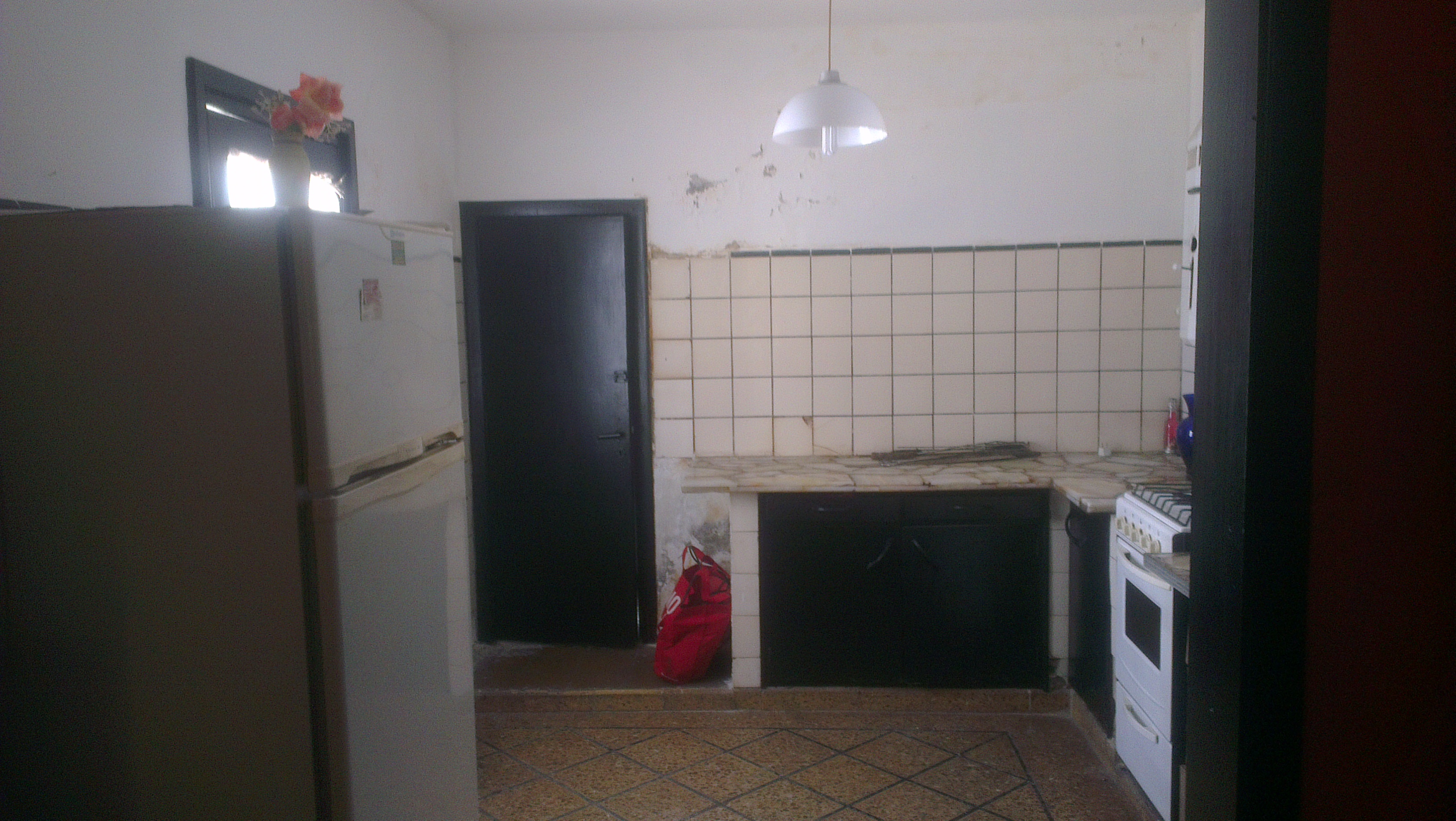 OPORTUNIDAD INVERSOR!! LOCAL MAS DOS DEPARTAMENTOS MAS TERRENO LIBRE — foto 2