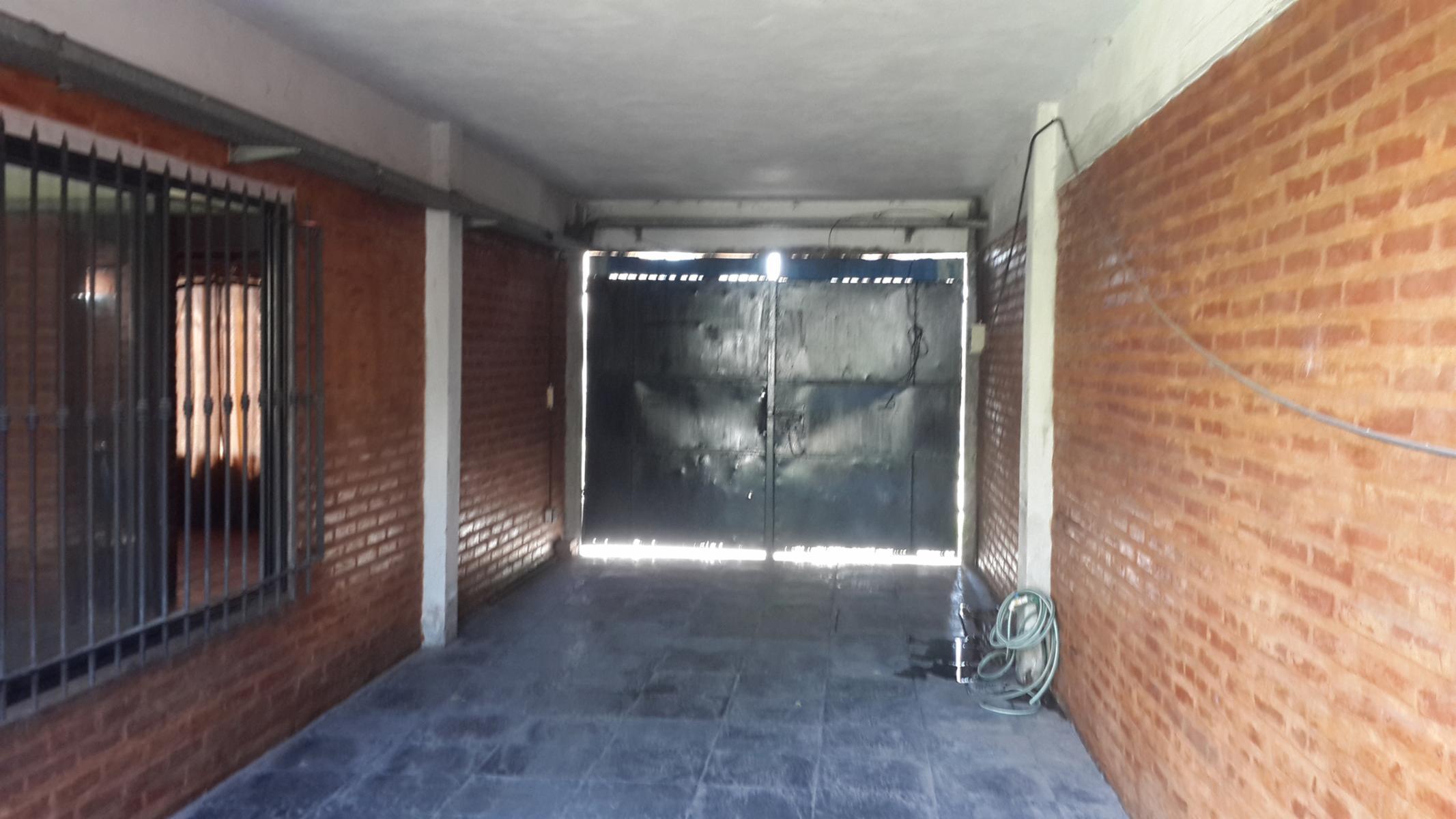 CASA EN DOS PLANTAS, APTA CREDITO. VENTA DIRECTA — foto 4