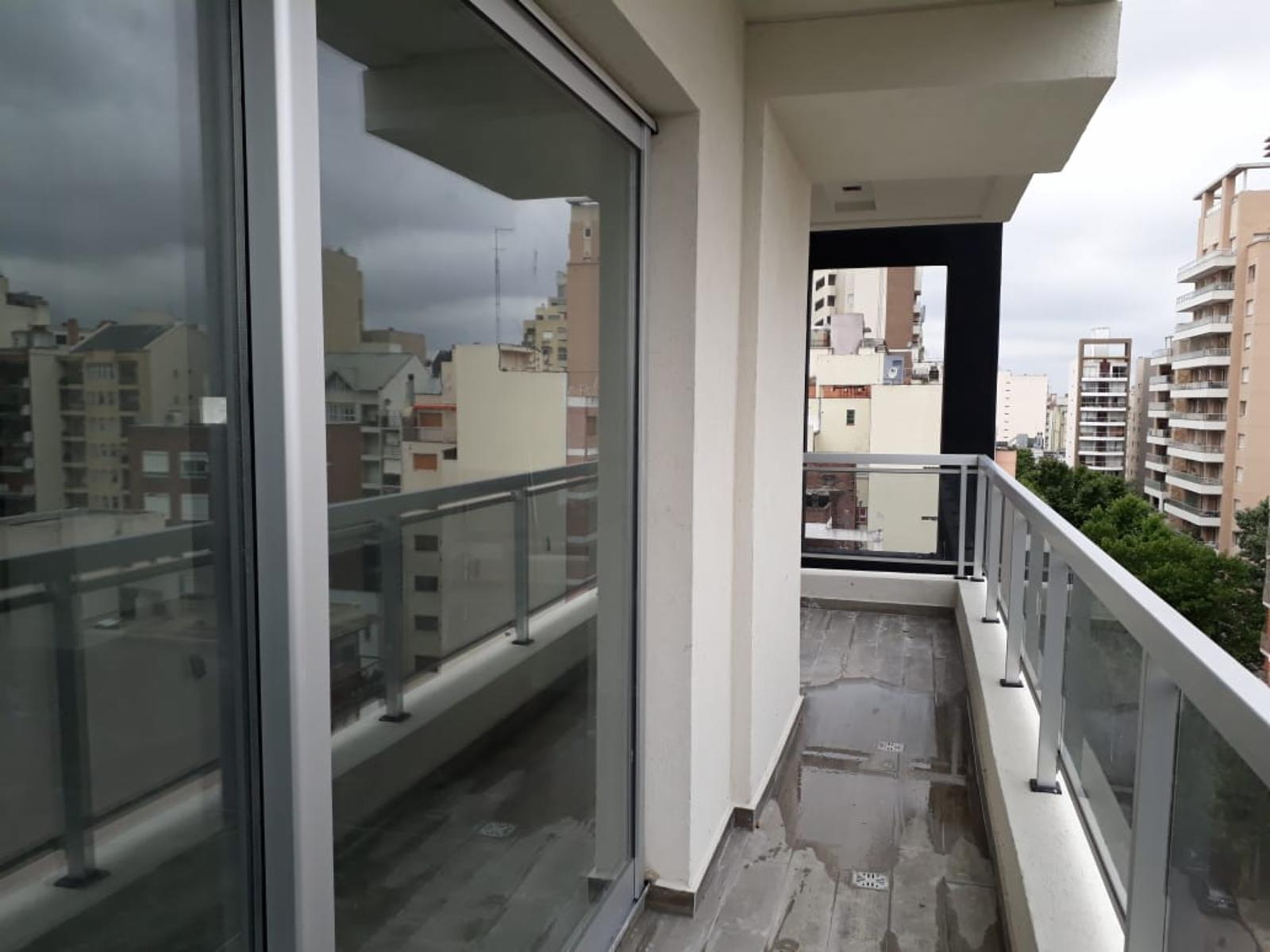 3 AMB. A ESTRENAR en edificio de Categoría, con cochera fija en Lanusita.