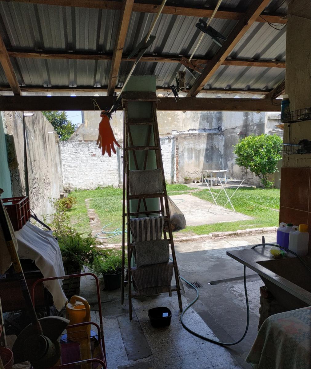 CASA TRES AMBIENTES CON COCHERA Y FONDO LIBRE A METROS DE AV 25 DE MAYO — foto 7